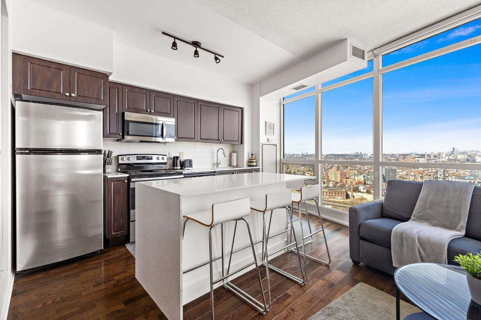 2 Bedroom With Amazing Views, Pool And Free Parking Apartment