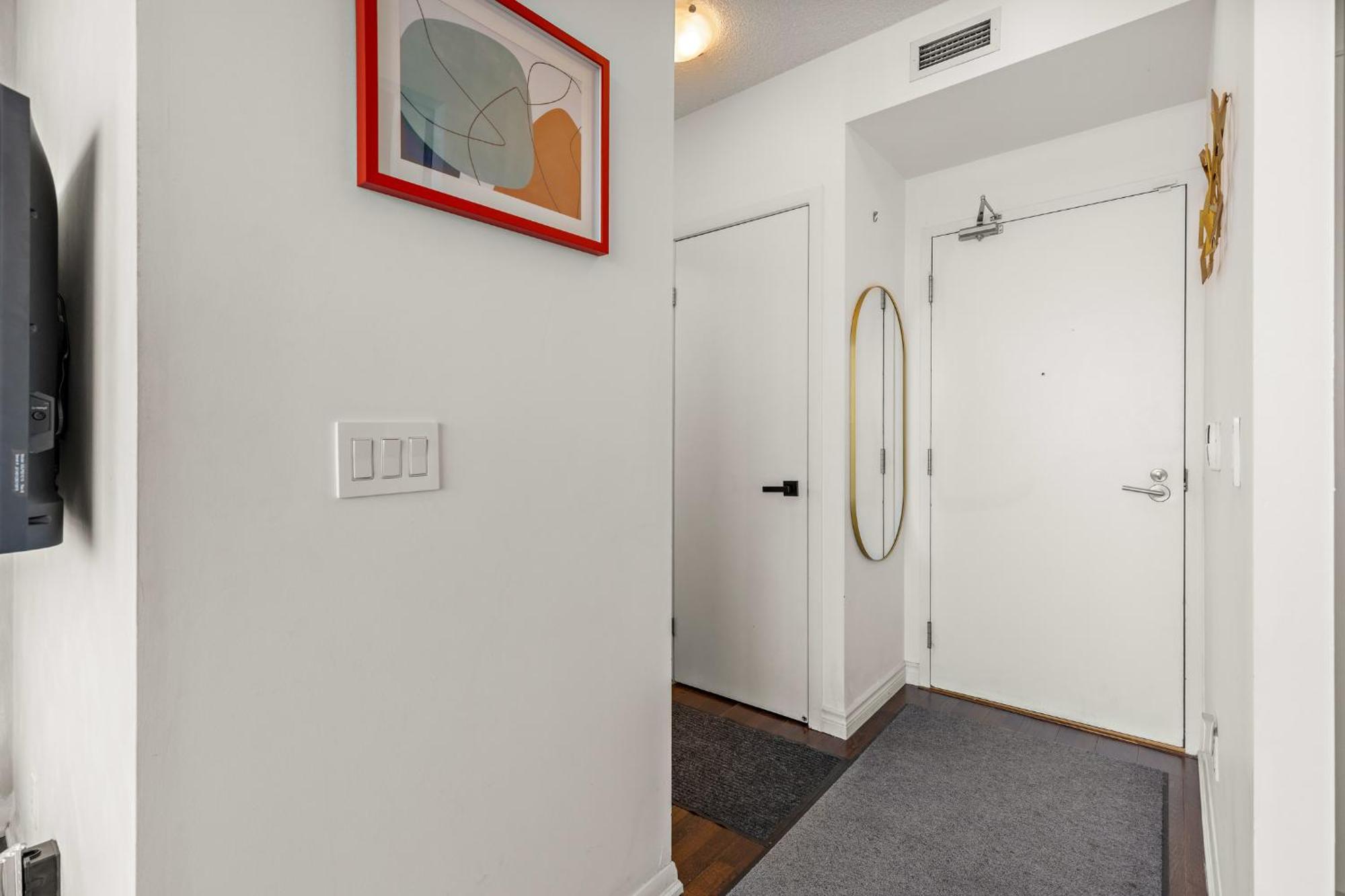 2 Bedroom With Amazing Views, Pool And Free Parking Apartment Toronto