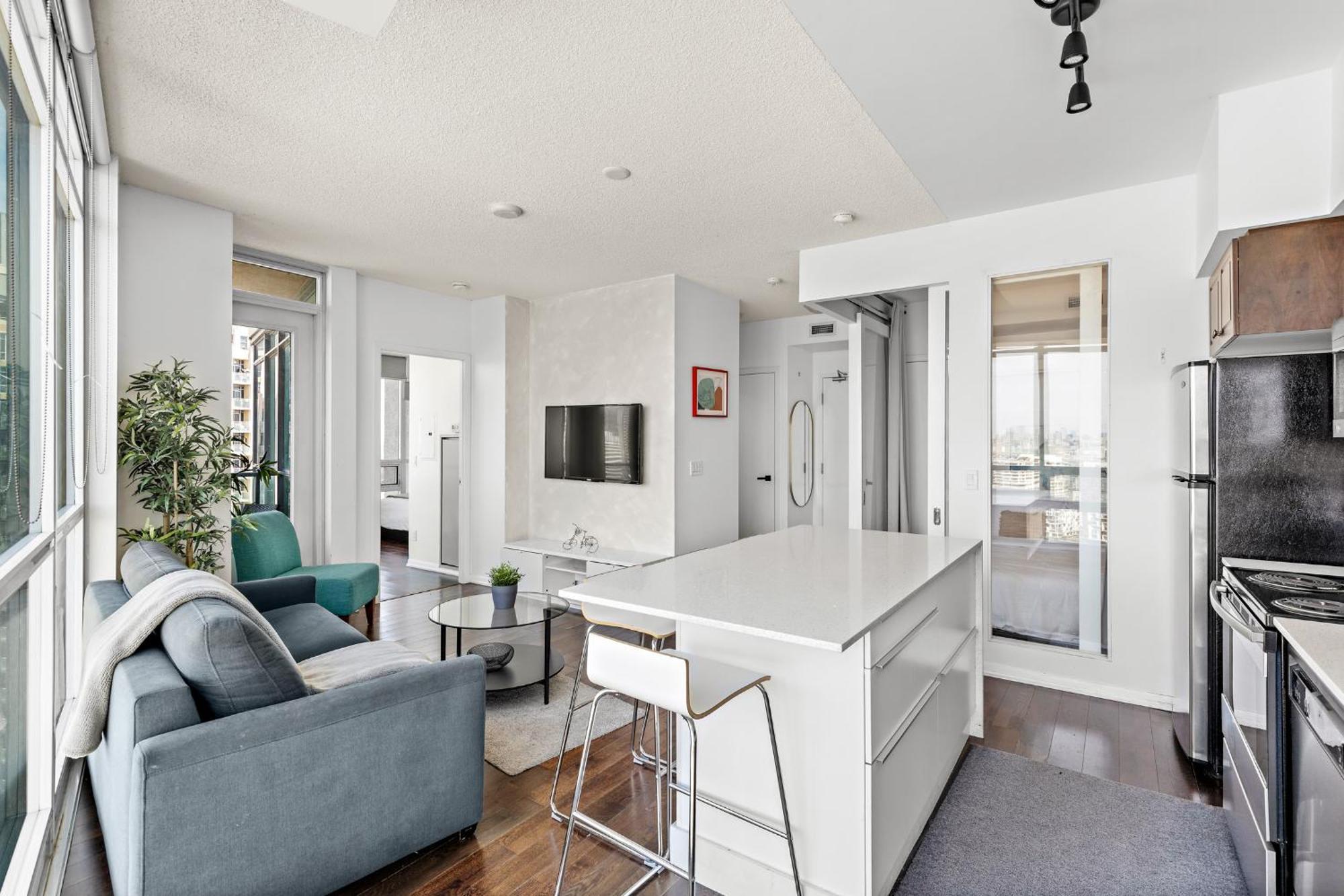 2 Bedroom With Amazing Views, Pool And Free Parking Apartment