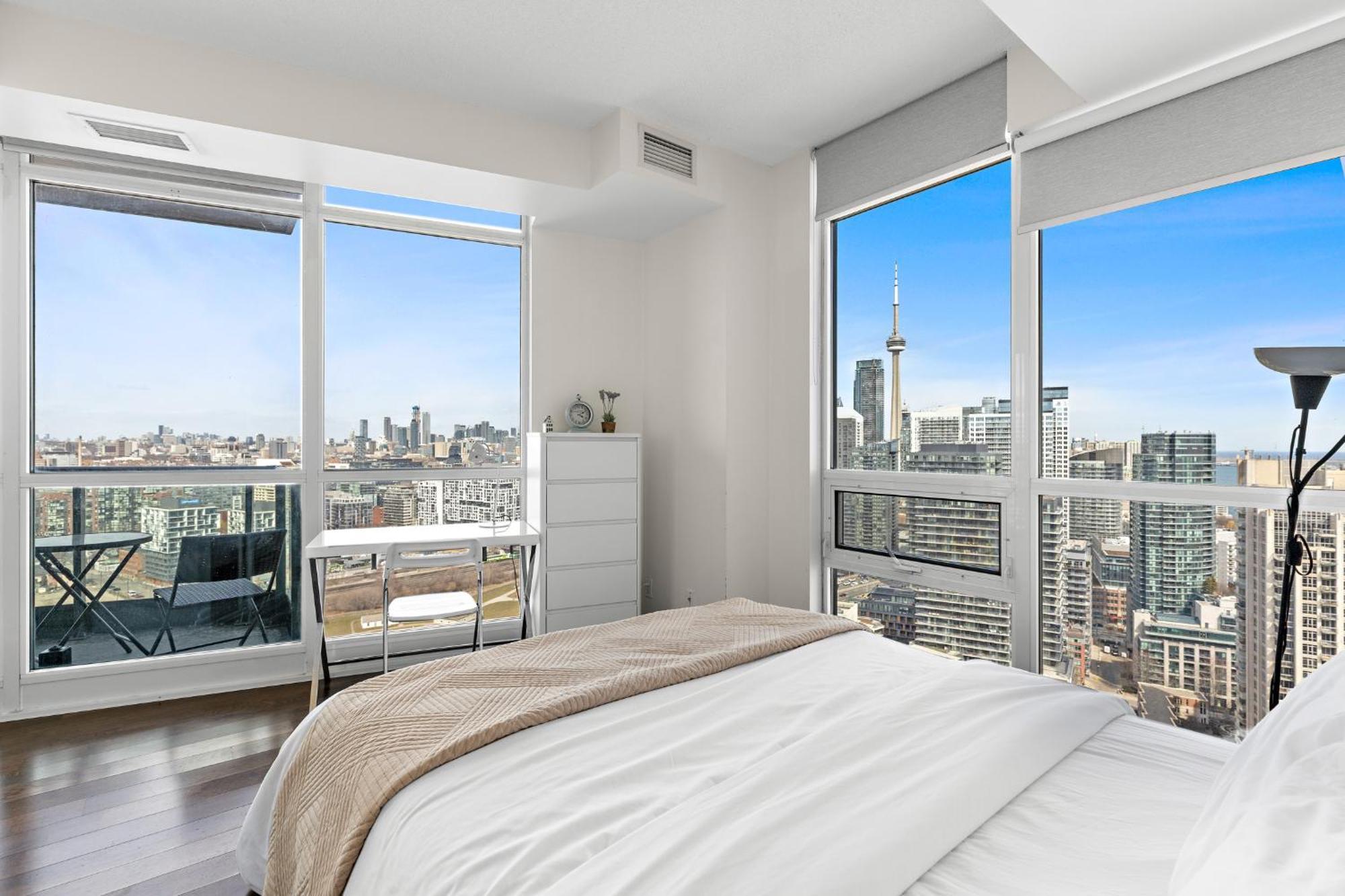 2 Bedroom With Amazing Views, Pool And Free Parking Toronto