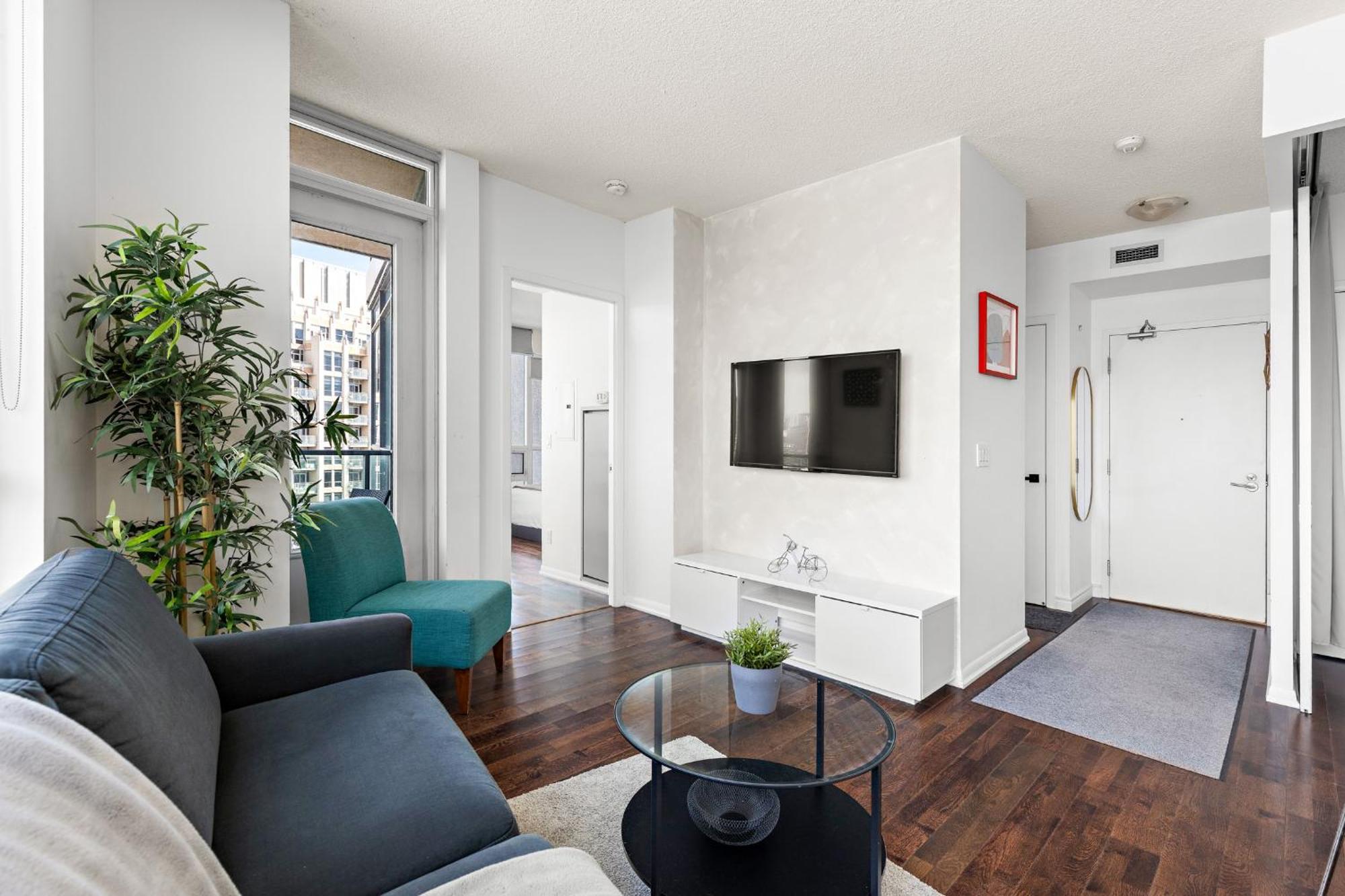 2 Bedroom With Amazing Views, Pool And Free Parking Apartment