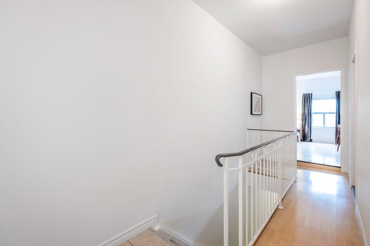Apartment Modern Ossington 1 Bedroom *