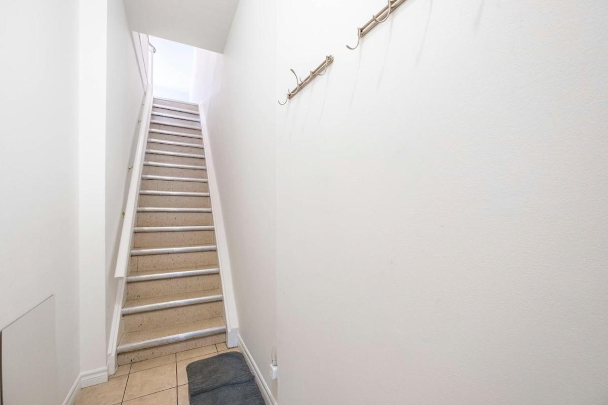 Modern Ossington 1 Bedroom *