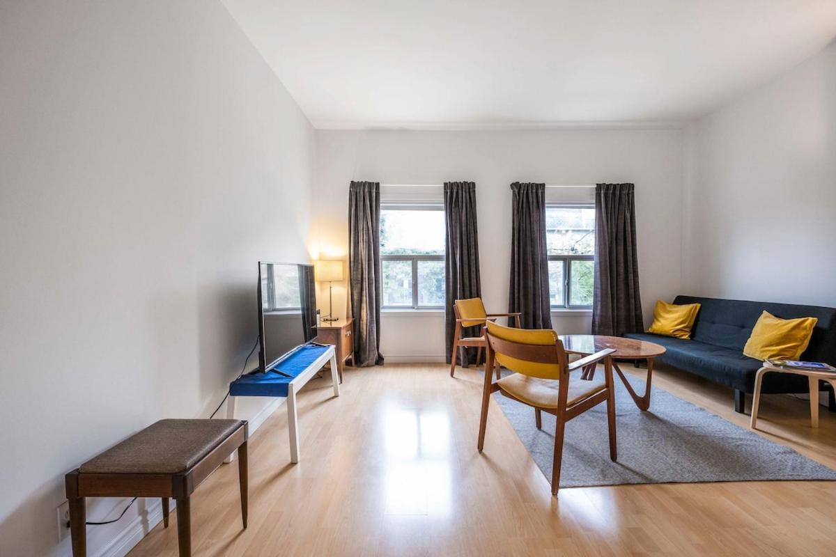 Modern Ossington 1 Bedroom Apartment *