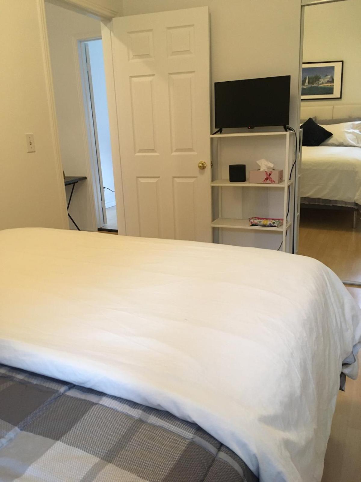 Modern Ossington 1 Bedroom Apartment Toronto