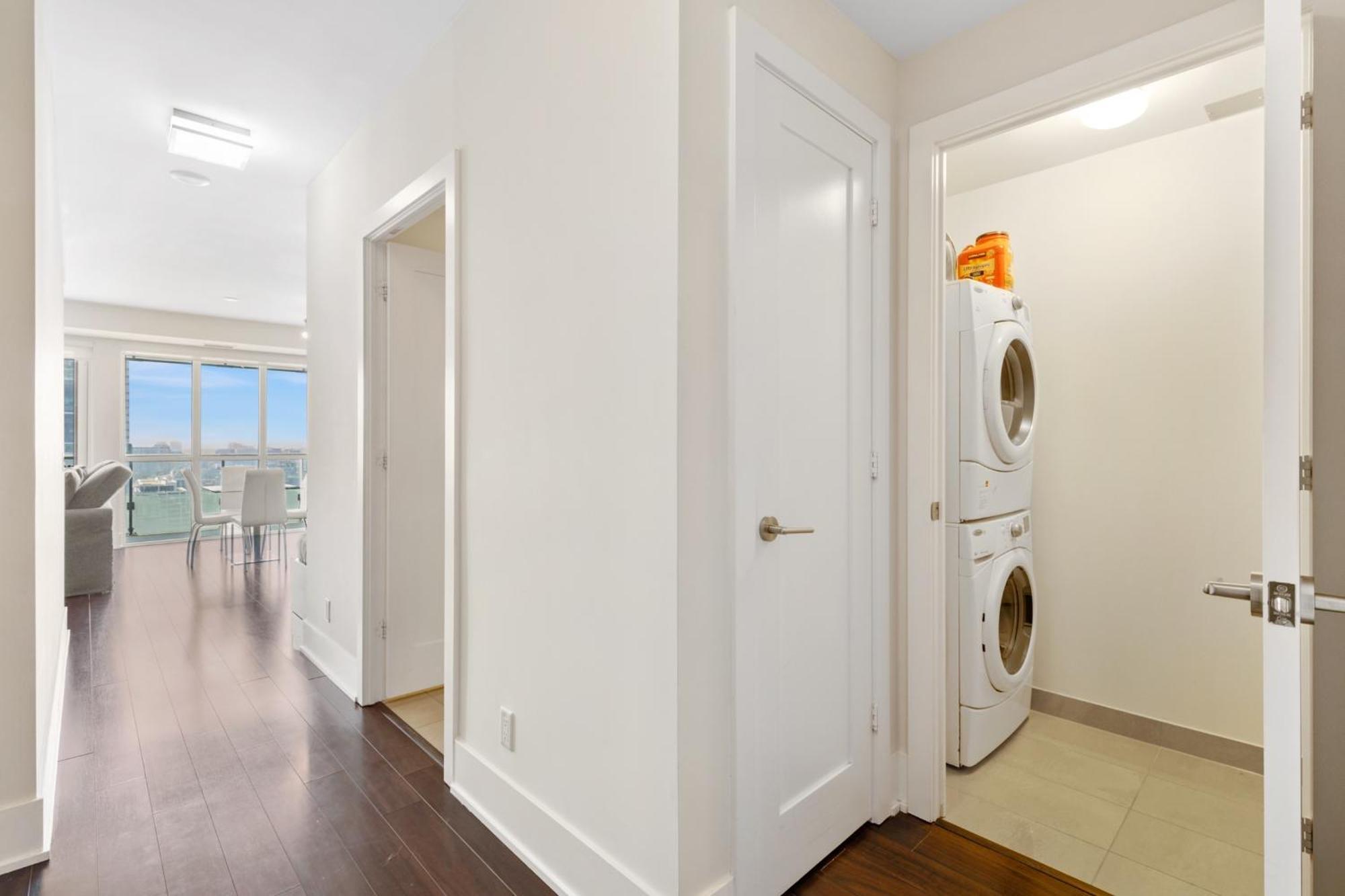 Views And Rogers Centre - 4beds - Free Parking Apartment Toronto