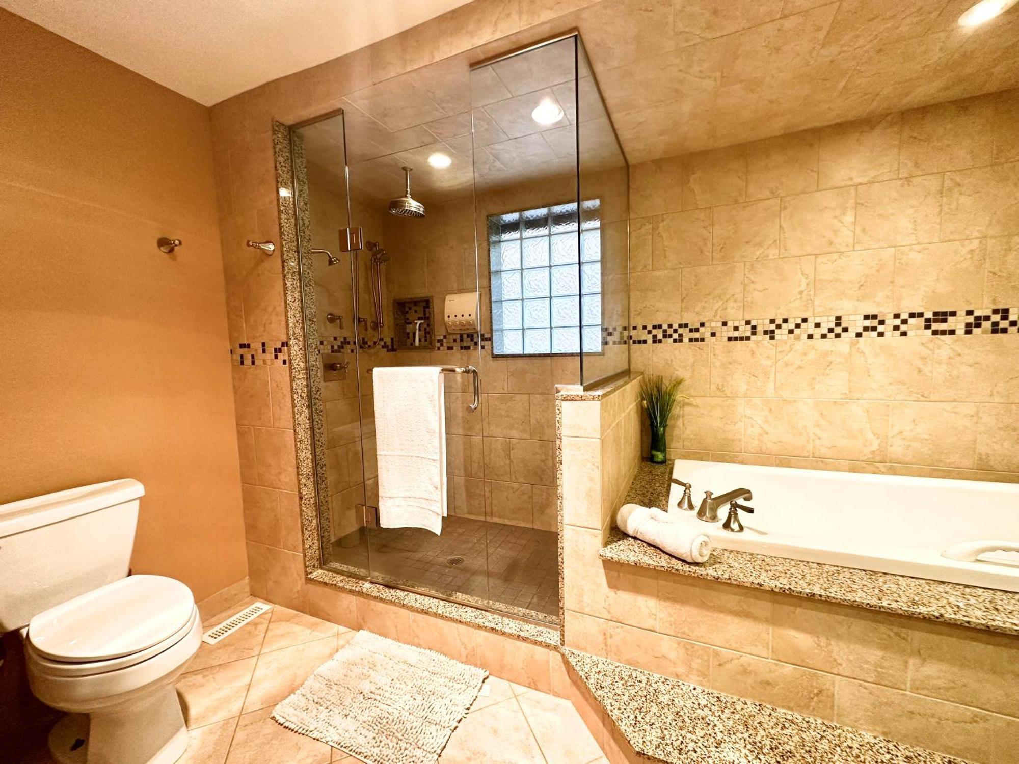 Guest house Quiet With Shared Bathroom Near Bayview York Mills Toronto