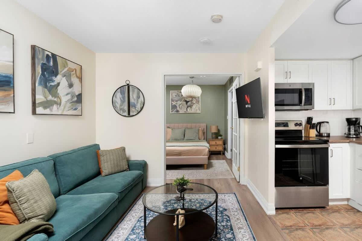 Townhome In Amazing Location Apartment *