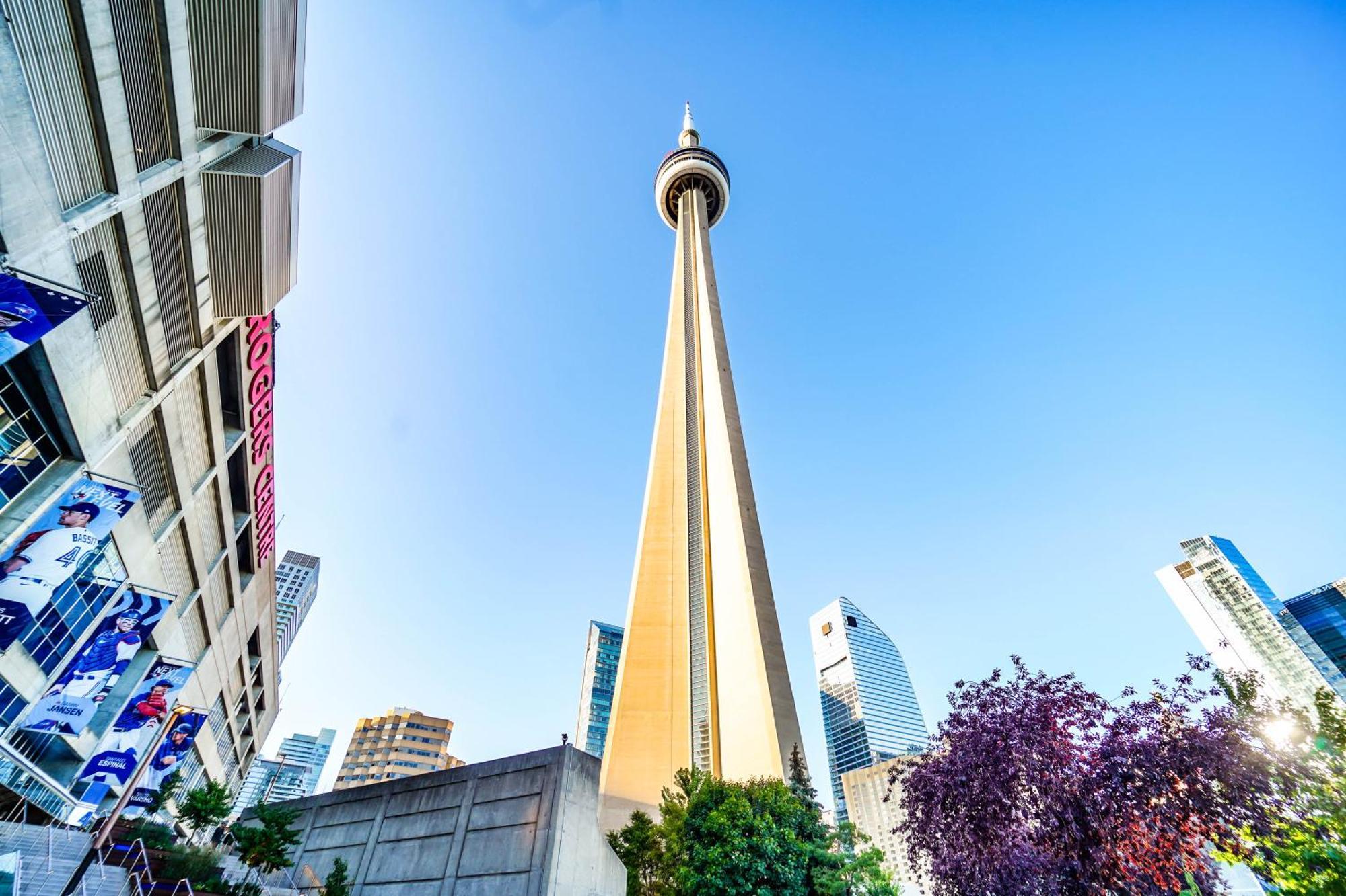 Chol Furnished Heart Of Downtown Toronto, 2 Beds, Free Parking, Cn Tower View