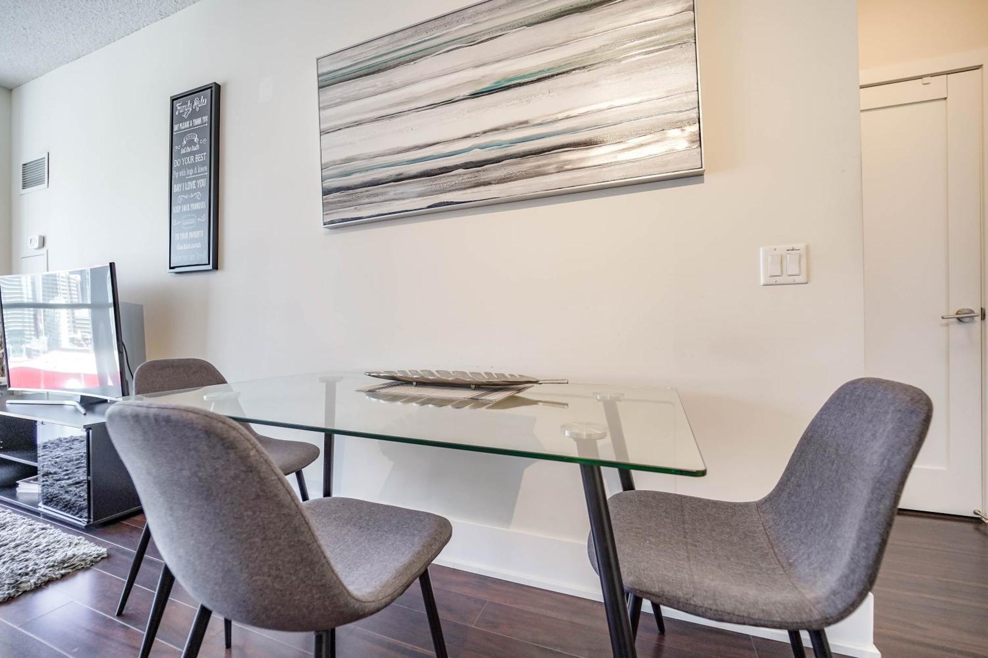 Apartment Chol Furnished Heart Of Downtown Toronto, 2 Beds, Free Parking, Cn Tower View *