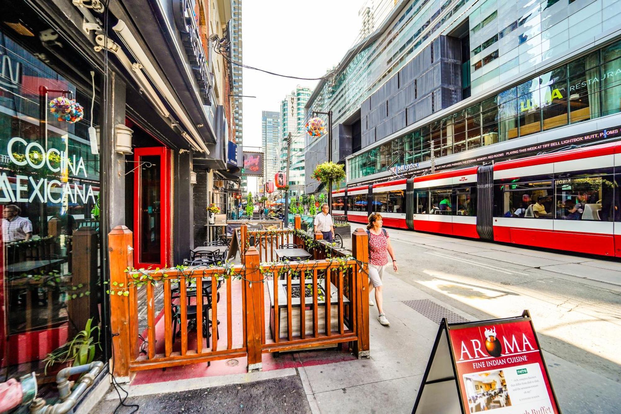Apartment Chol Furnished Heart Of Downtown Toronto, 2 Beds, Free Parking, Cn Tower View *
