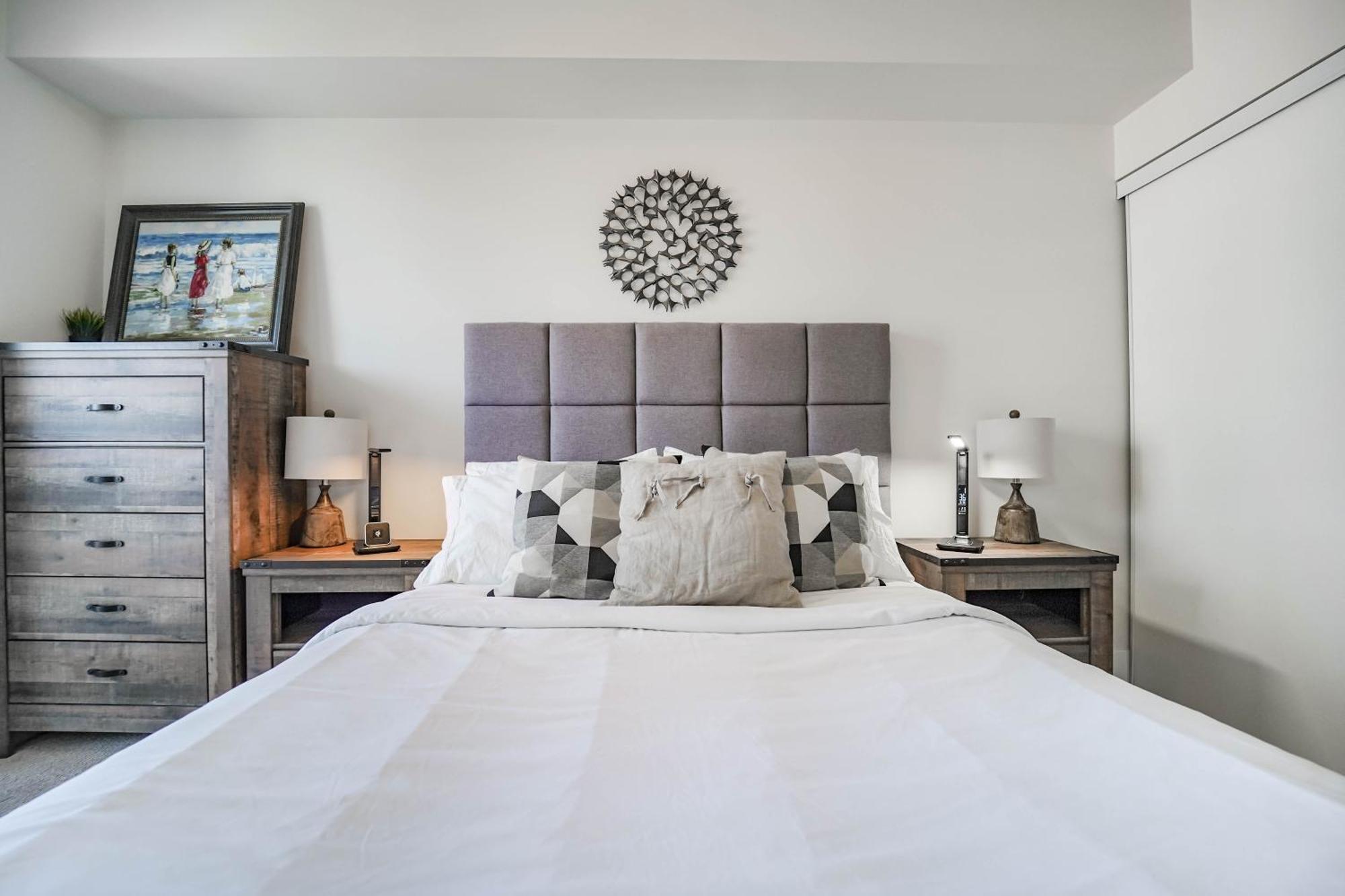 Apartment Chol Furnished Heart Of Downtown Toronto, 2 Beds, Free Parking, Cn Tower View Toronto