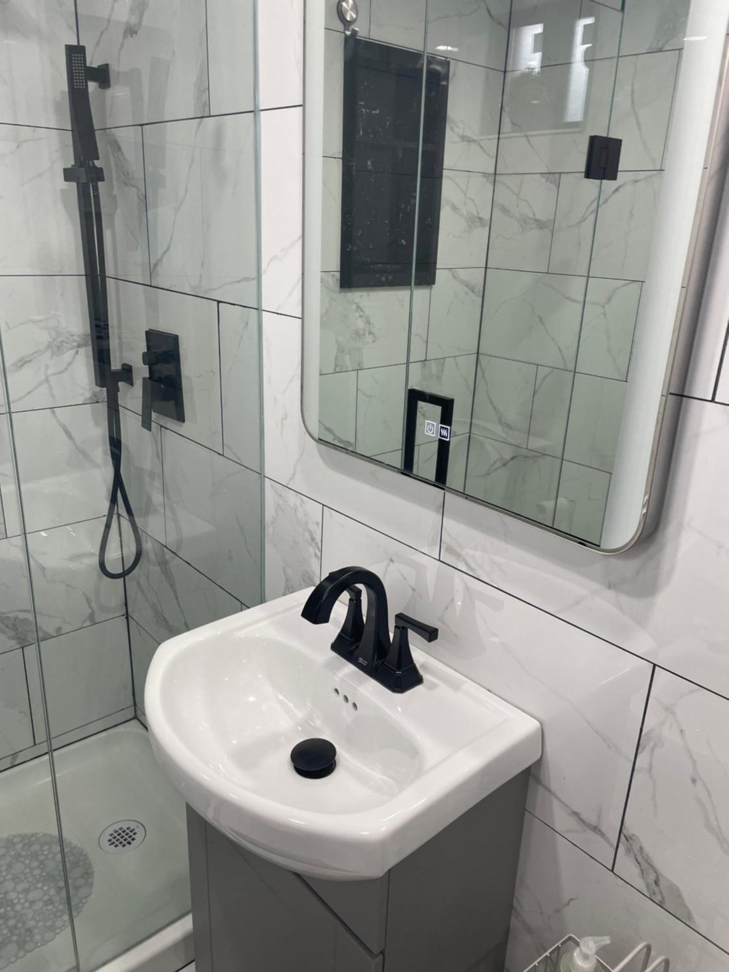 Privatunterkunft Cozy Basement With Free Parking In *