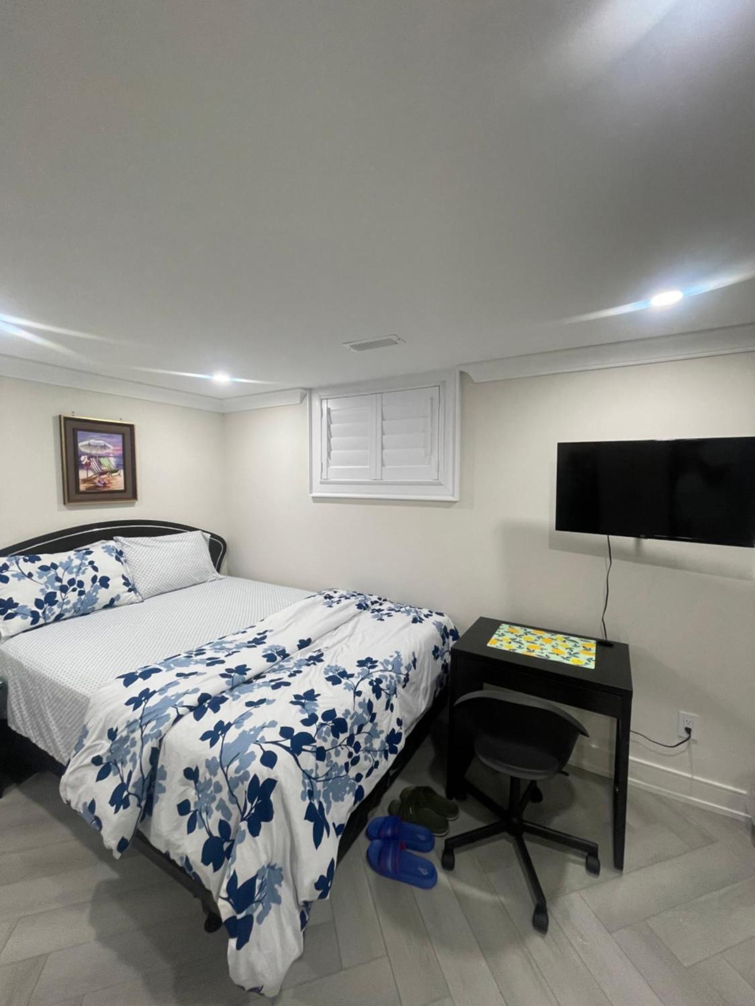 Cozy Basement With Free Parking In Privatunterkunft