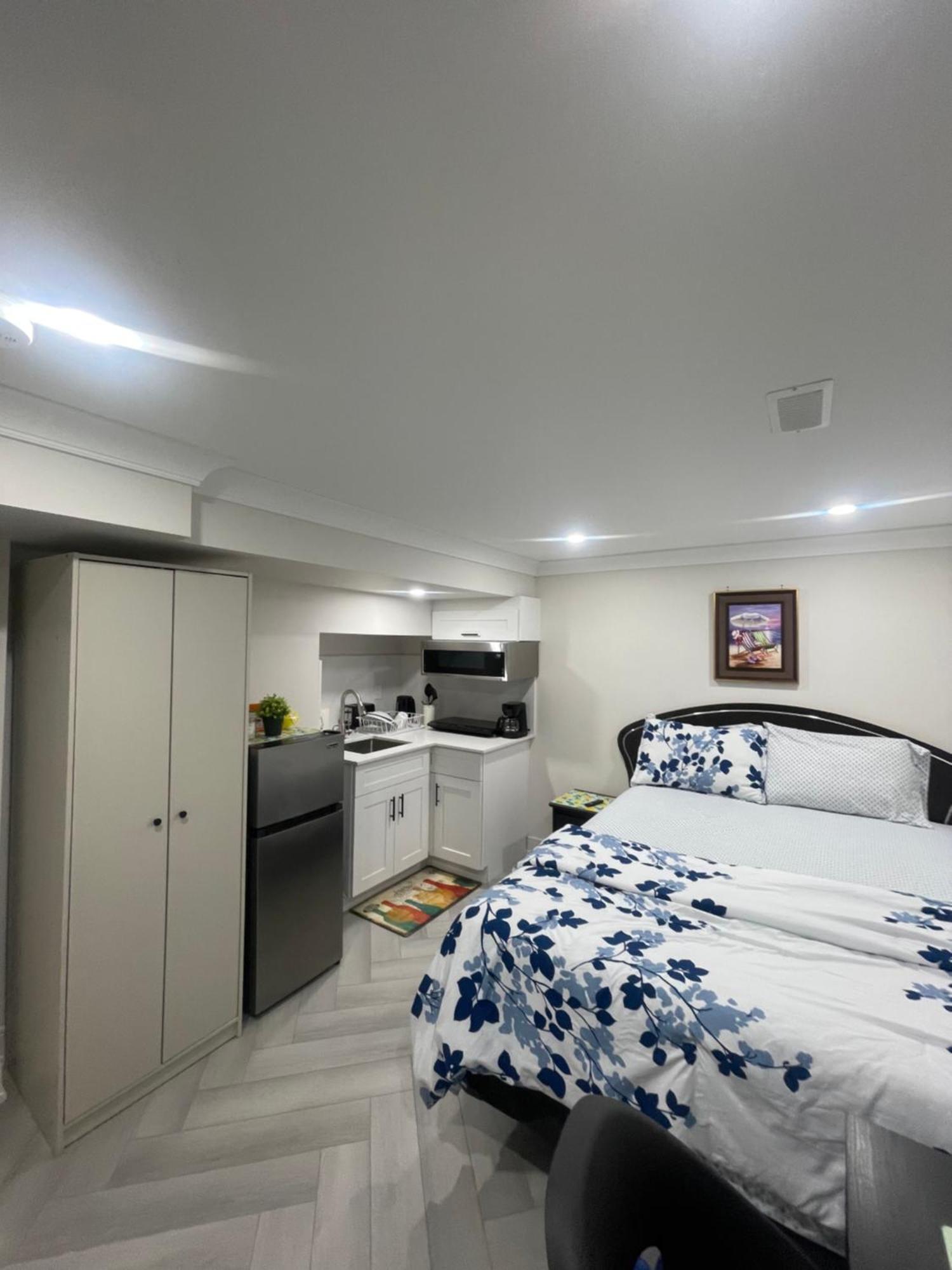 Cozy Basement With Free Parking In Privatunterkunft