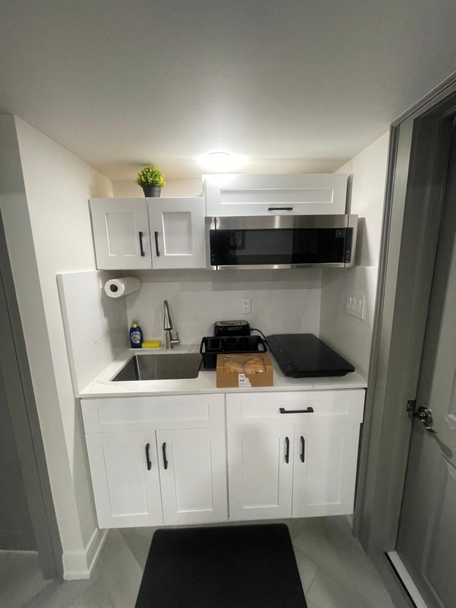 Privatunterkunft Cozy Basement With Free Parking In *