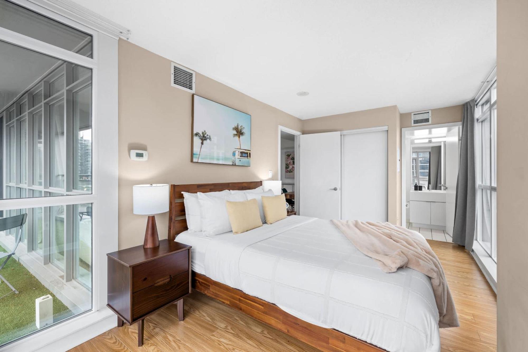 Gem Near The Rogers Centre & Attractions Toronto