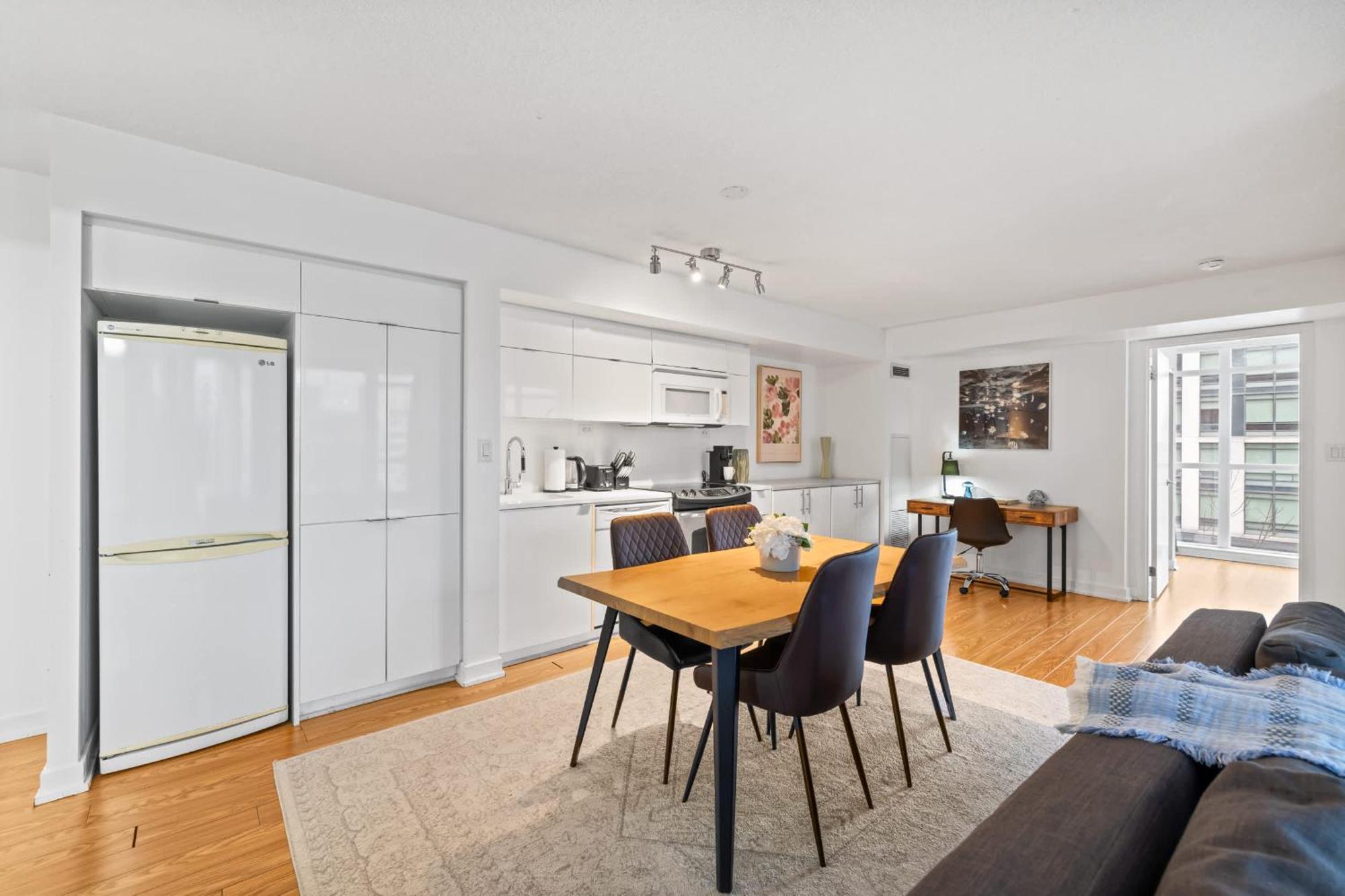 Apartment Gem Near The Rogers Centre & Attractions