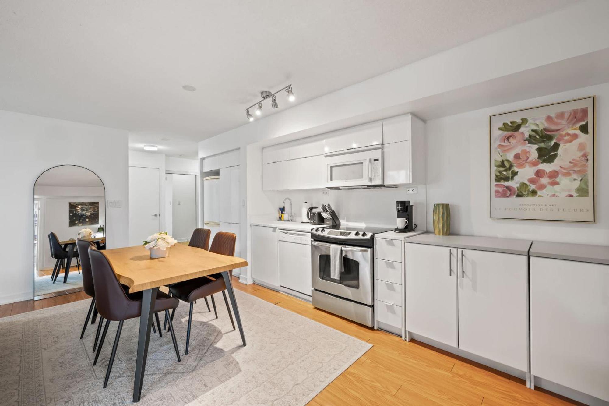 Apartment Gem Near The Rogers Centre & Attractions