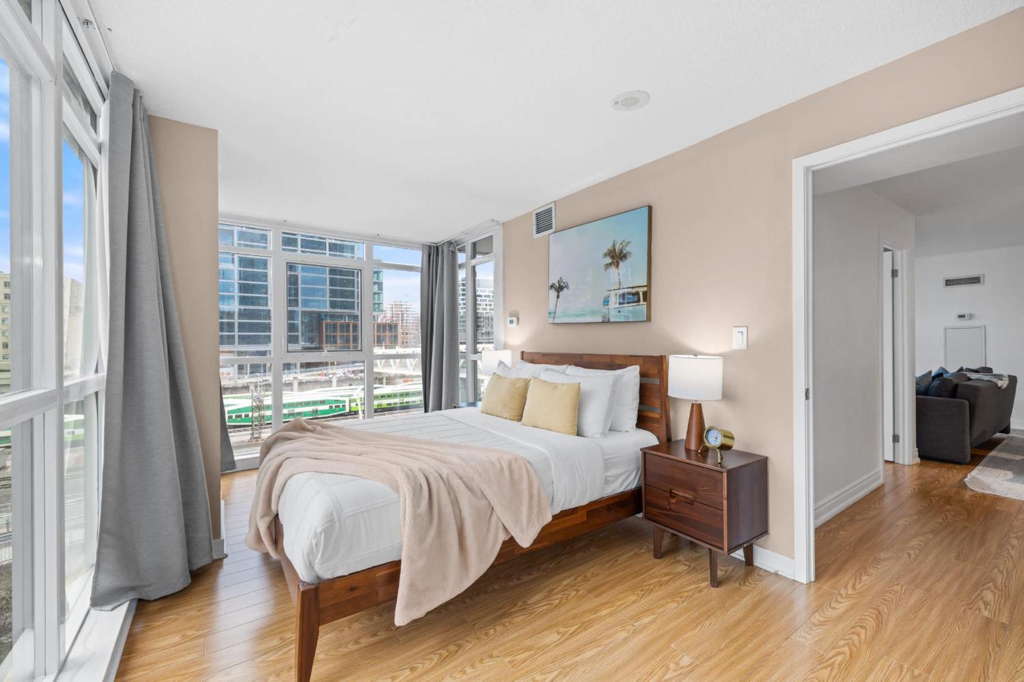 Gem Near The Rogers Centre & Attractions