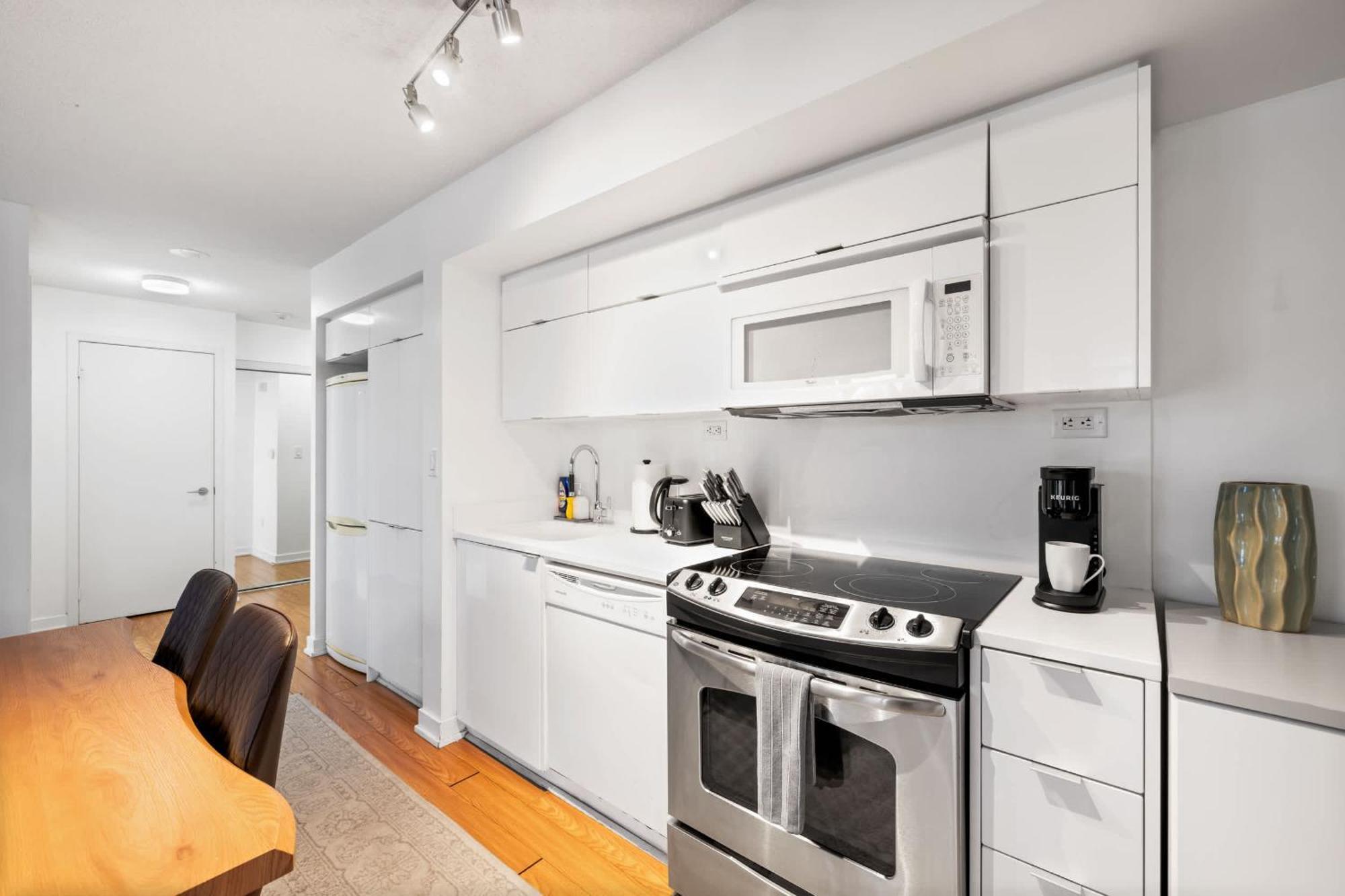 Gem Near The Rogers Centre & Attractions *