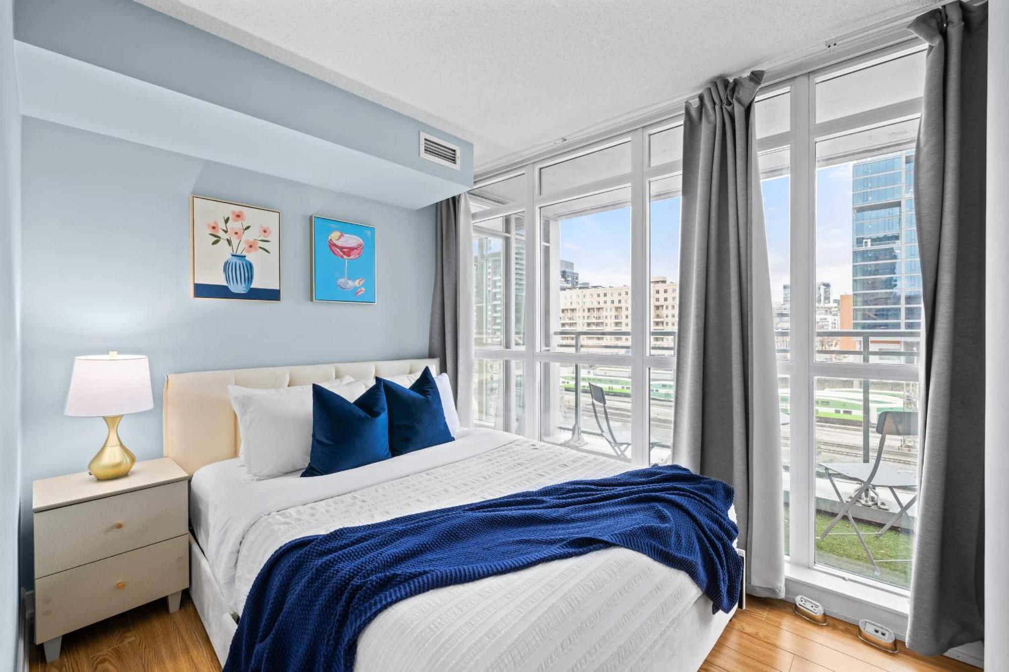 Gem Near The Rogers Centre & Attractions