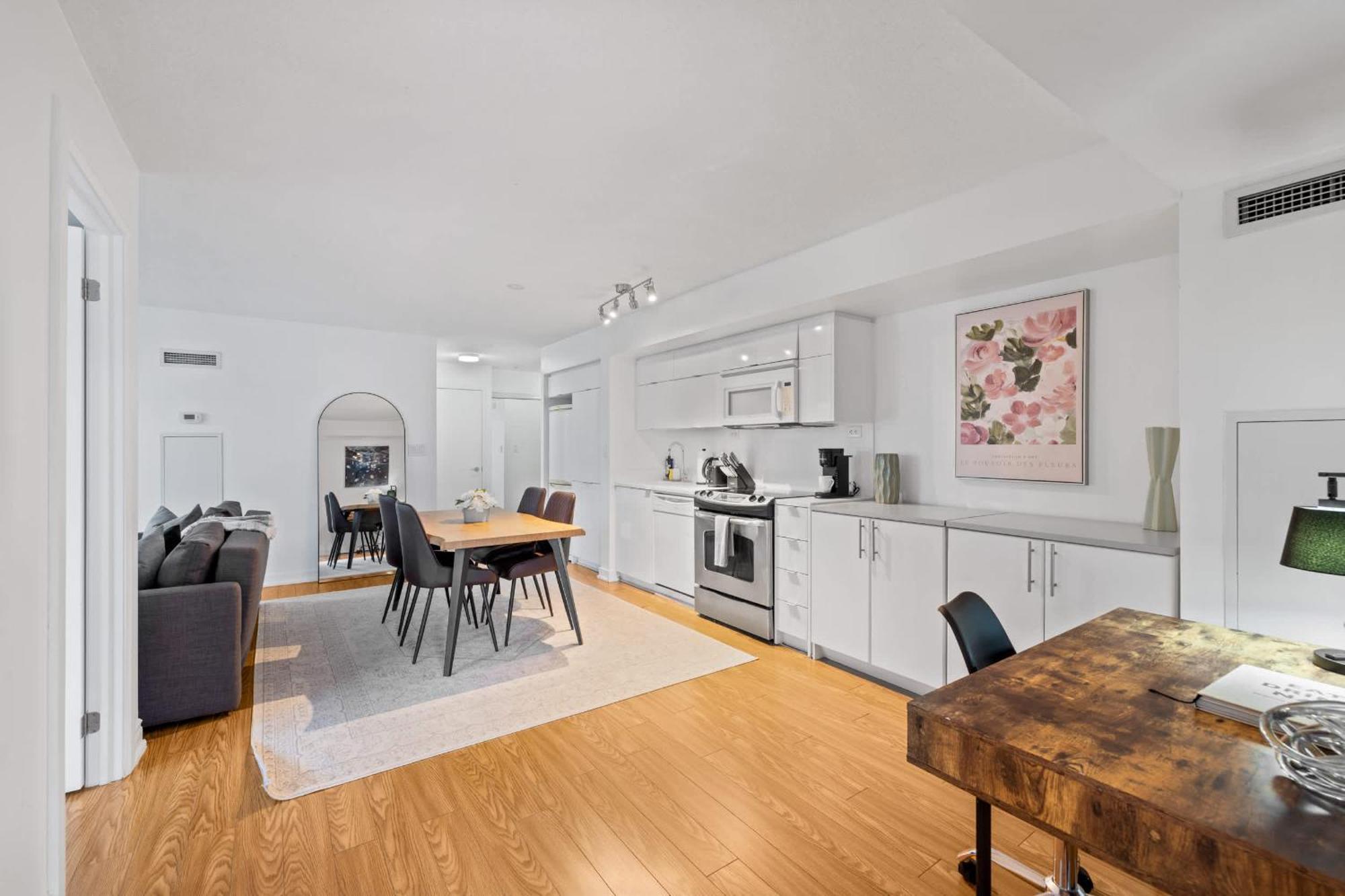Gem Near The Rogers Centre & Attractions Toronto