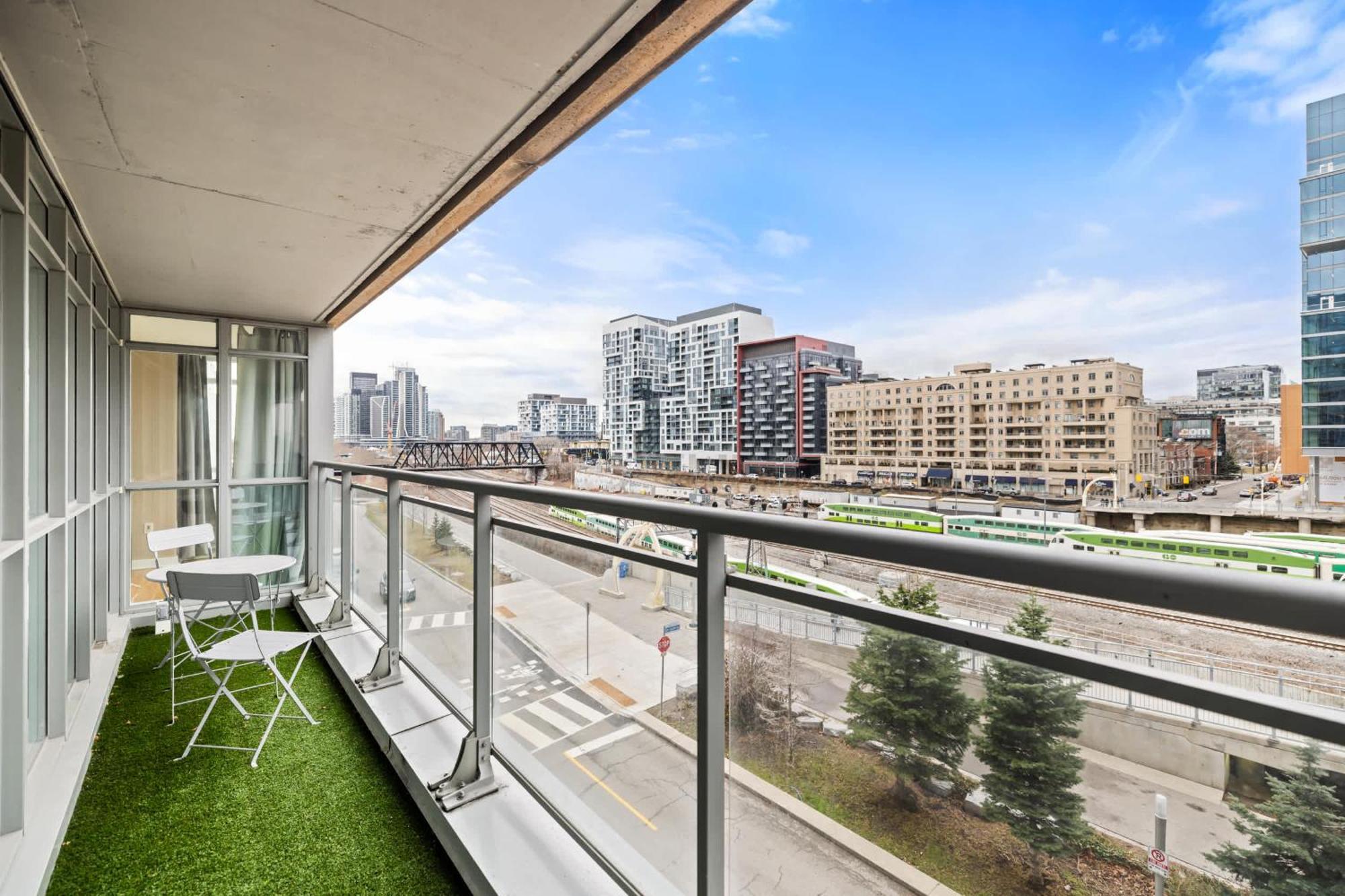 Gem Near The Rogers Centre & Attractions Toronto