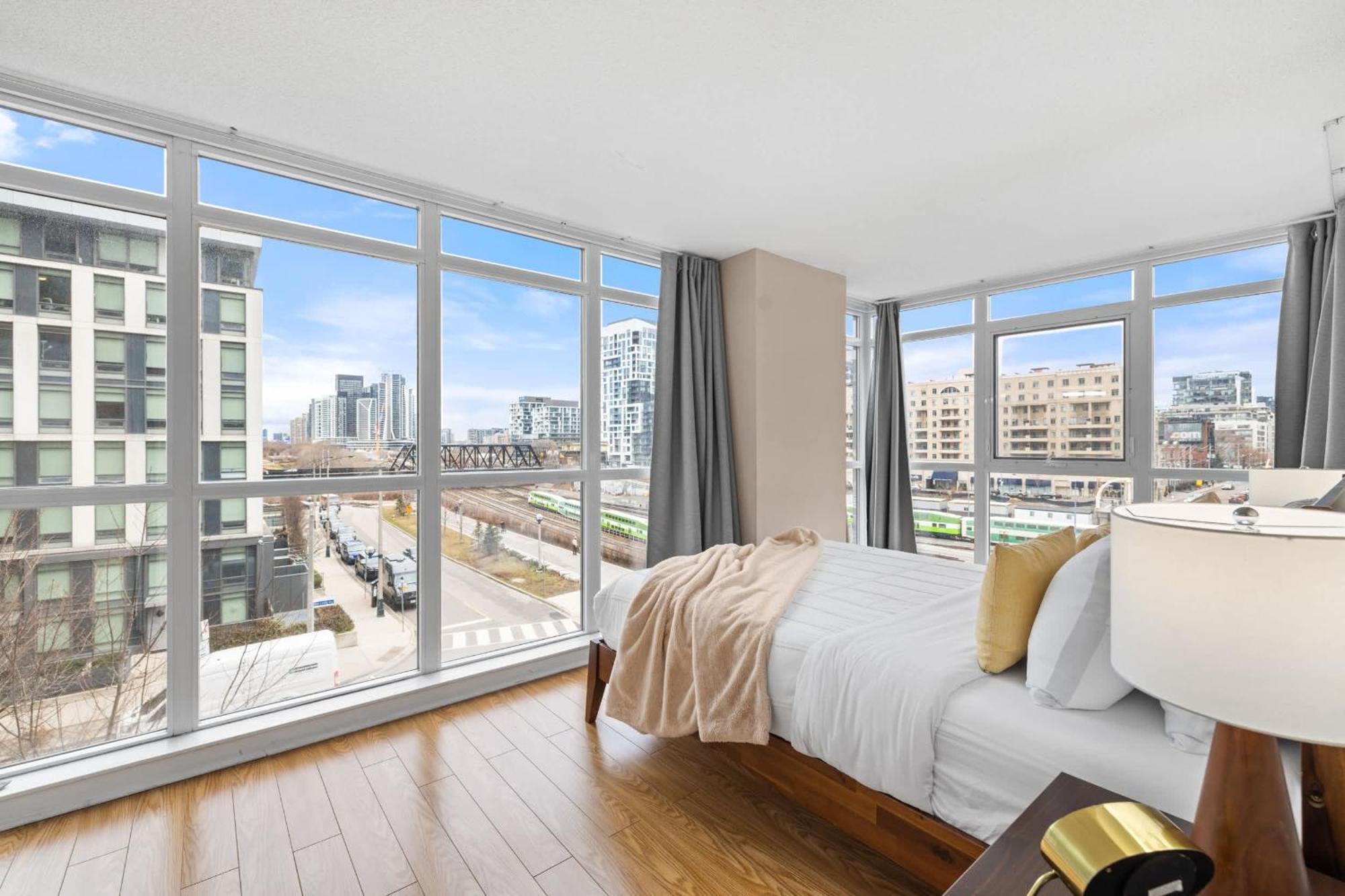 Gem Near The Rogers Centre & Attractions