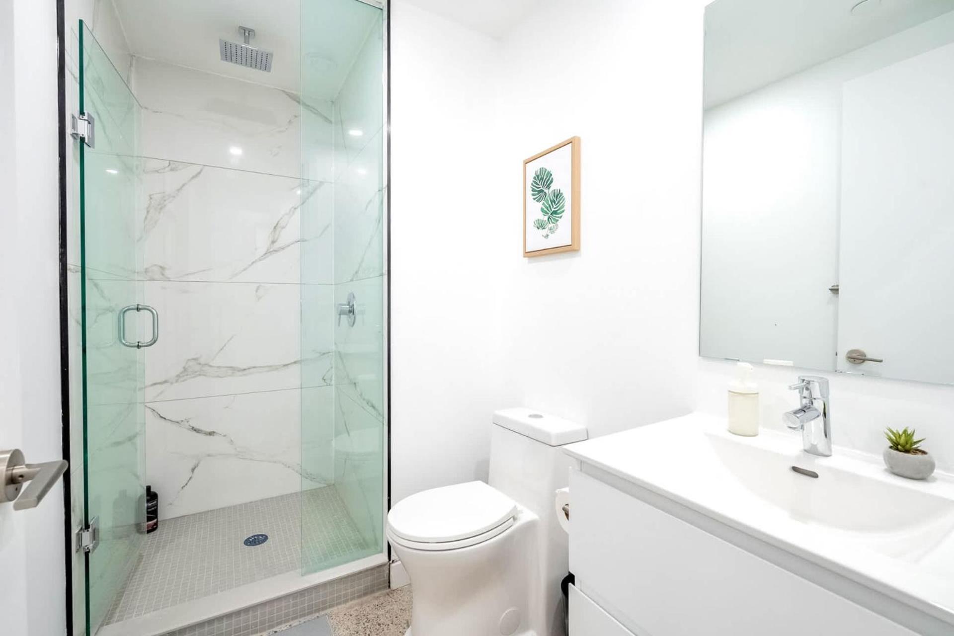 Modern 2br-king Bed Basement Close To Downtown Apartment Toronto