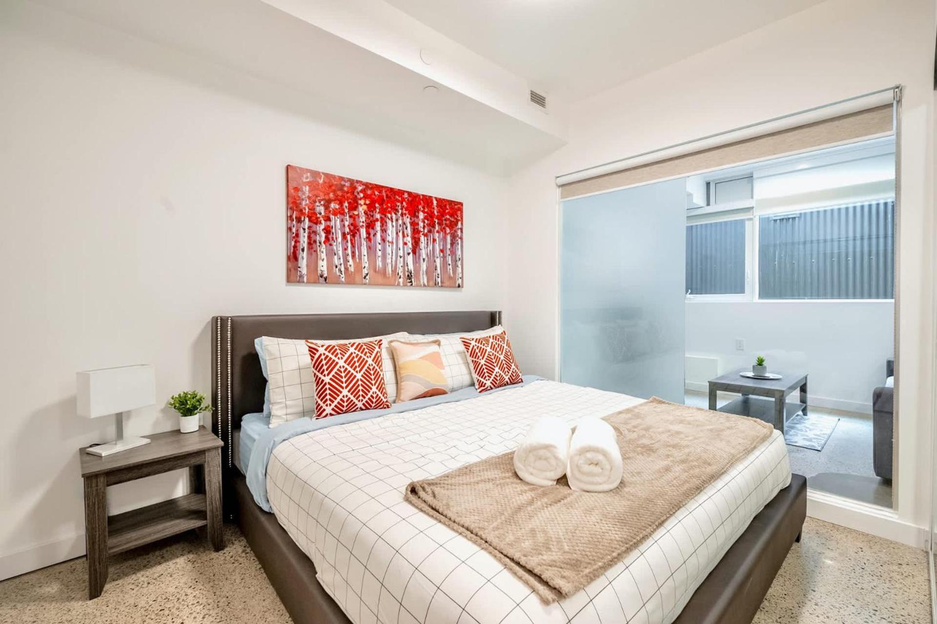 Modern 2br-king Bed Basement Close To Downtown Apartment *