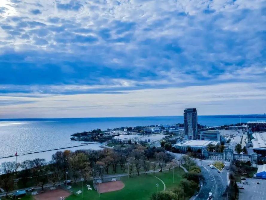 A Lovely One Bed With Sunset Views * Toronto