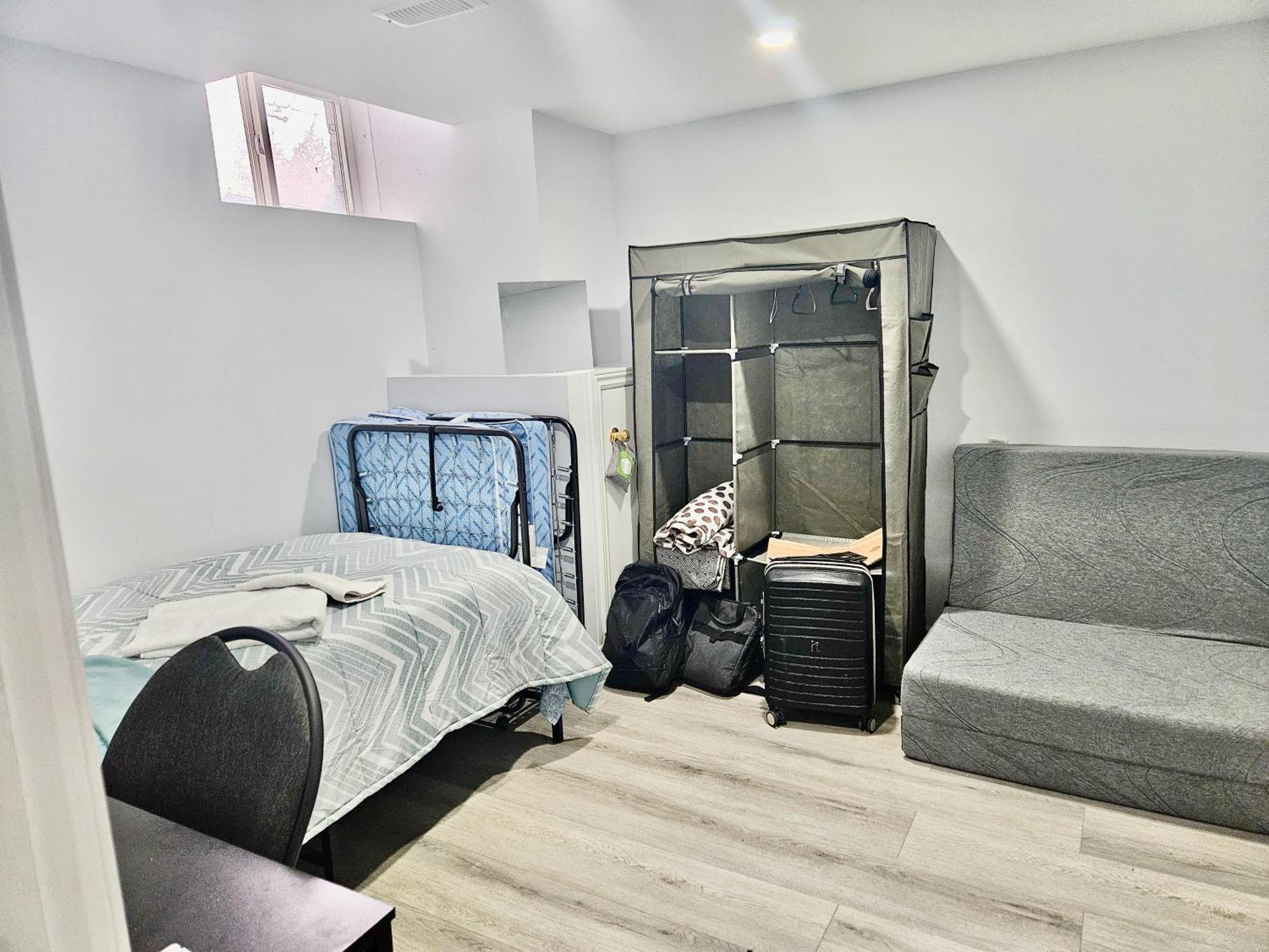 Simple & Budget Shared In House * Toronto
