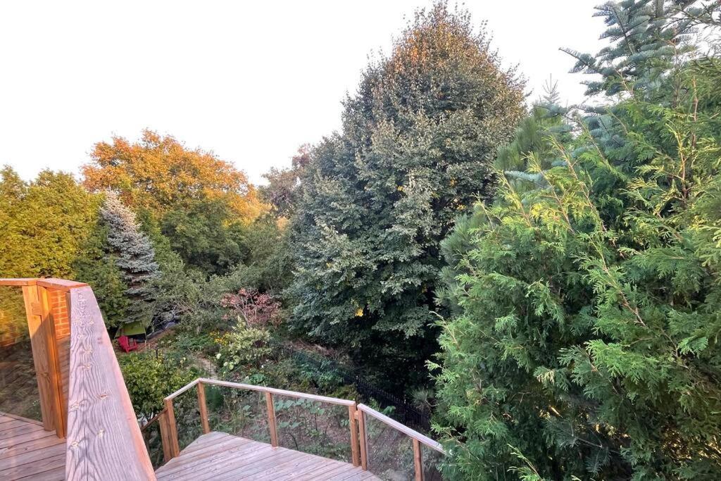 Serene Don River Nature Retreat- 2br Apartment, Private Patio, Free Breakfast & Parking Apartment Toronto