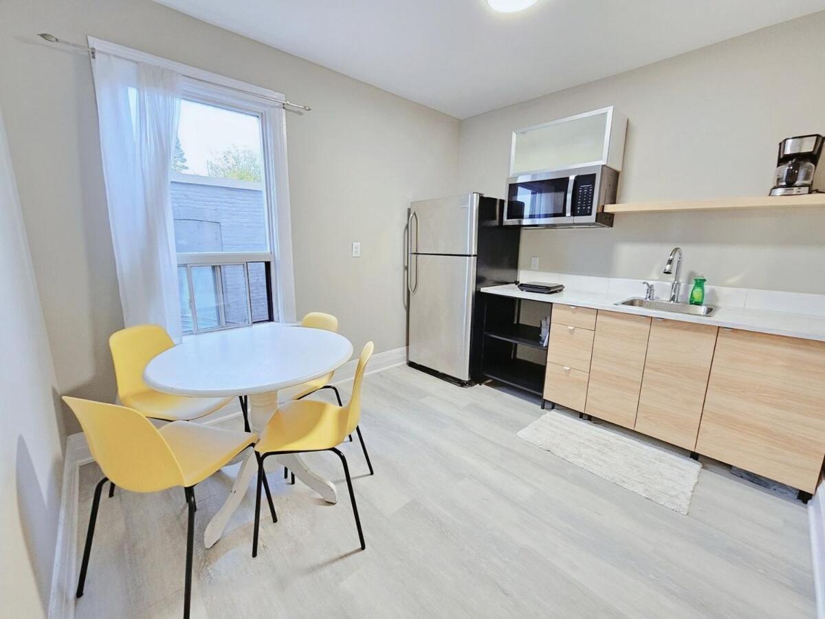 Downtown 3 Bedrooms - 1 Free Parking *