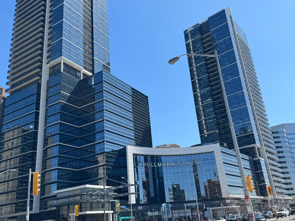 At Yonge-sheppard Station, North York Apartment *