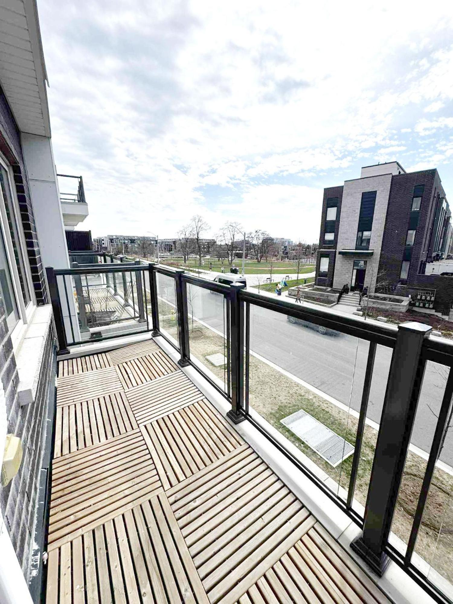 Homestay Modern Private Private Bathroom With King Bed With Tv And Balcony Midtown Downtown Toronto