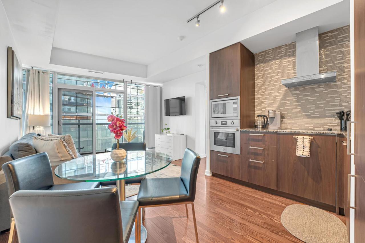 Ferienhaus Cozy Unit Near Scotiabank Arena, Mtcc & Rogers Centre Toronto