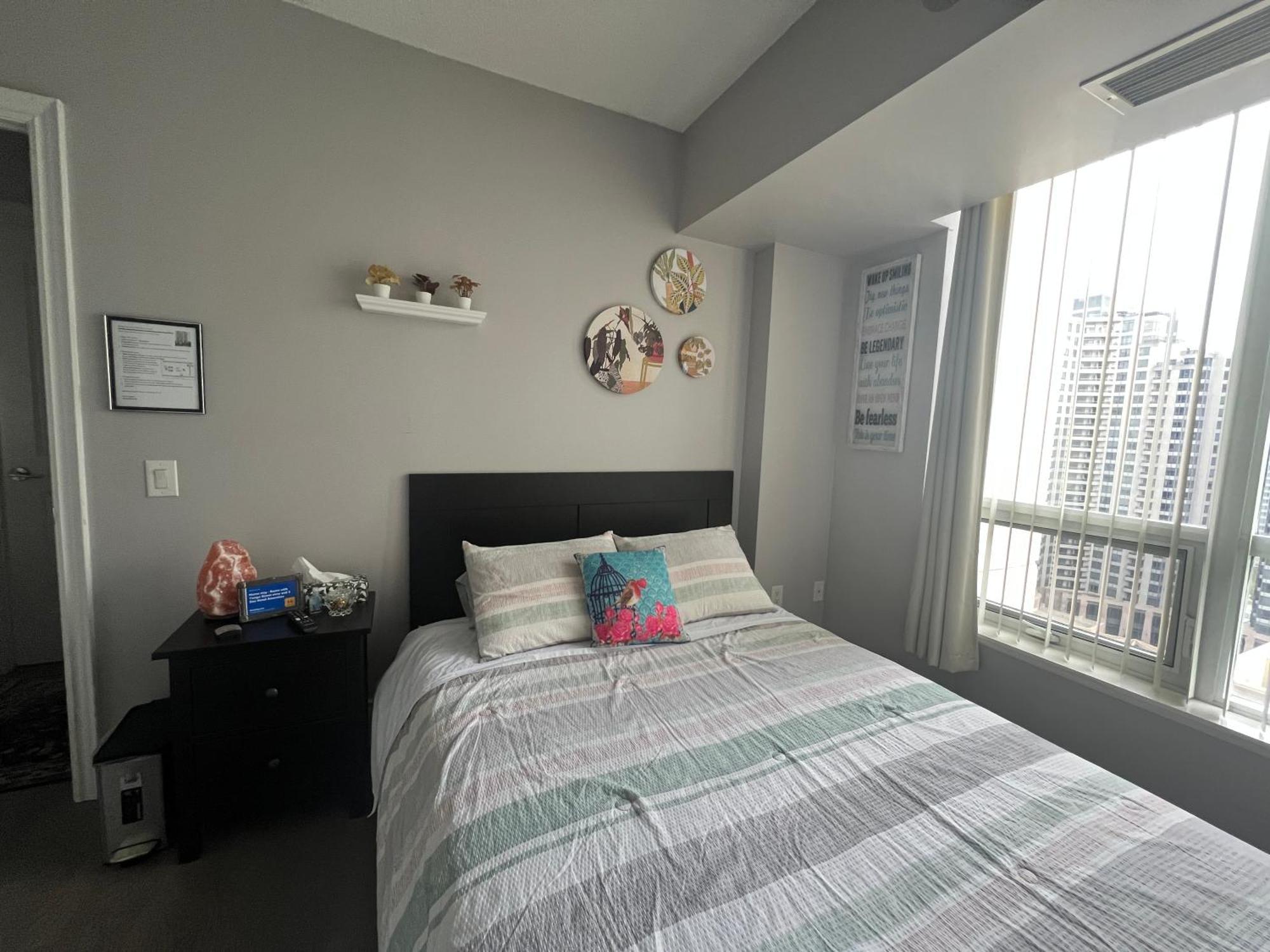 Privatunterkunft - With Yonge Street View And 3 Star Amenities Toronto