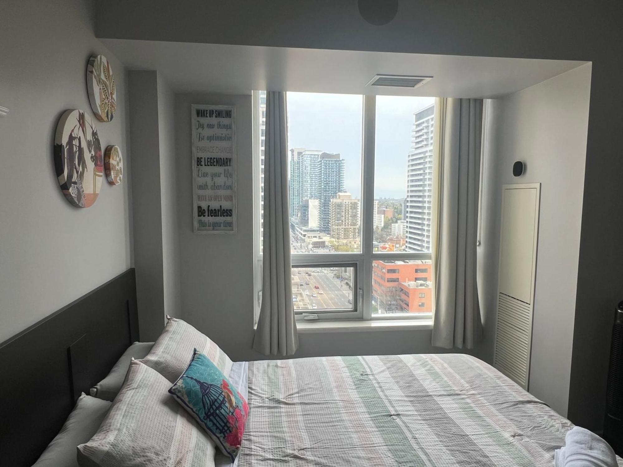 Privatunterkunft - With Yonge Street View And 3 Star Amenities *