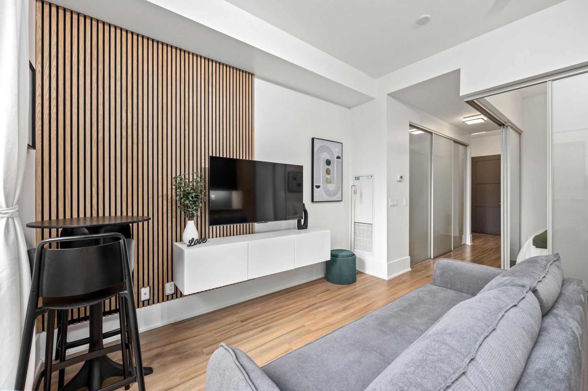Apartment Lovely 1 Bedroom Suite,gym,pool, Mtcc, Cn Tower Toronto