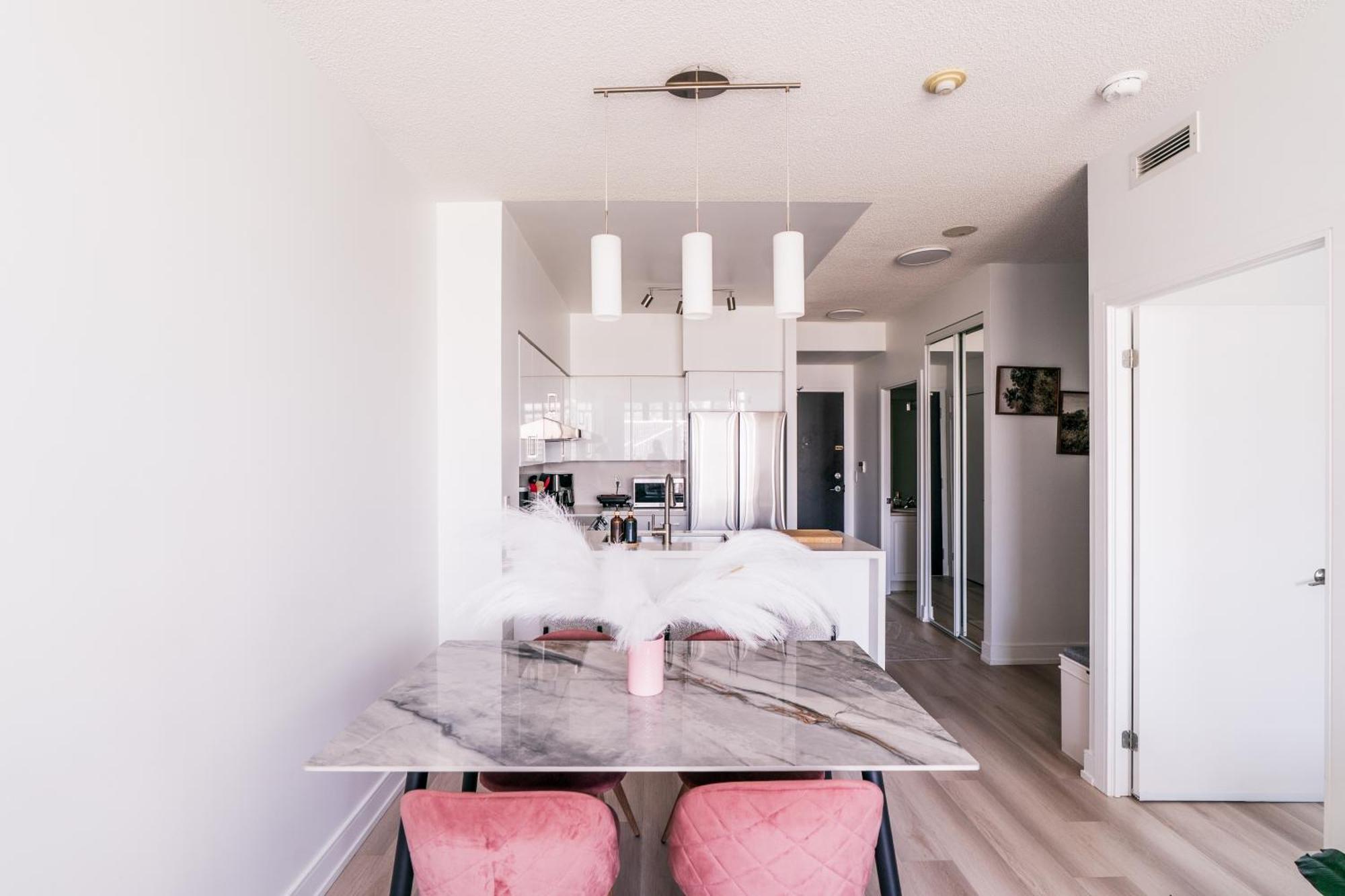 Vip Wing 2 Queen Beds - Cn Tower & Lakeside - Free Parking Apartment