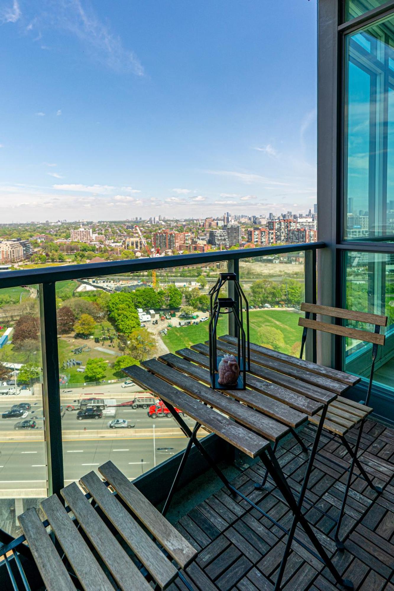 Vip Wing 2 Queen Beds - Cn Tower & Lakeside - Free Parking Apartment