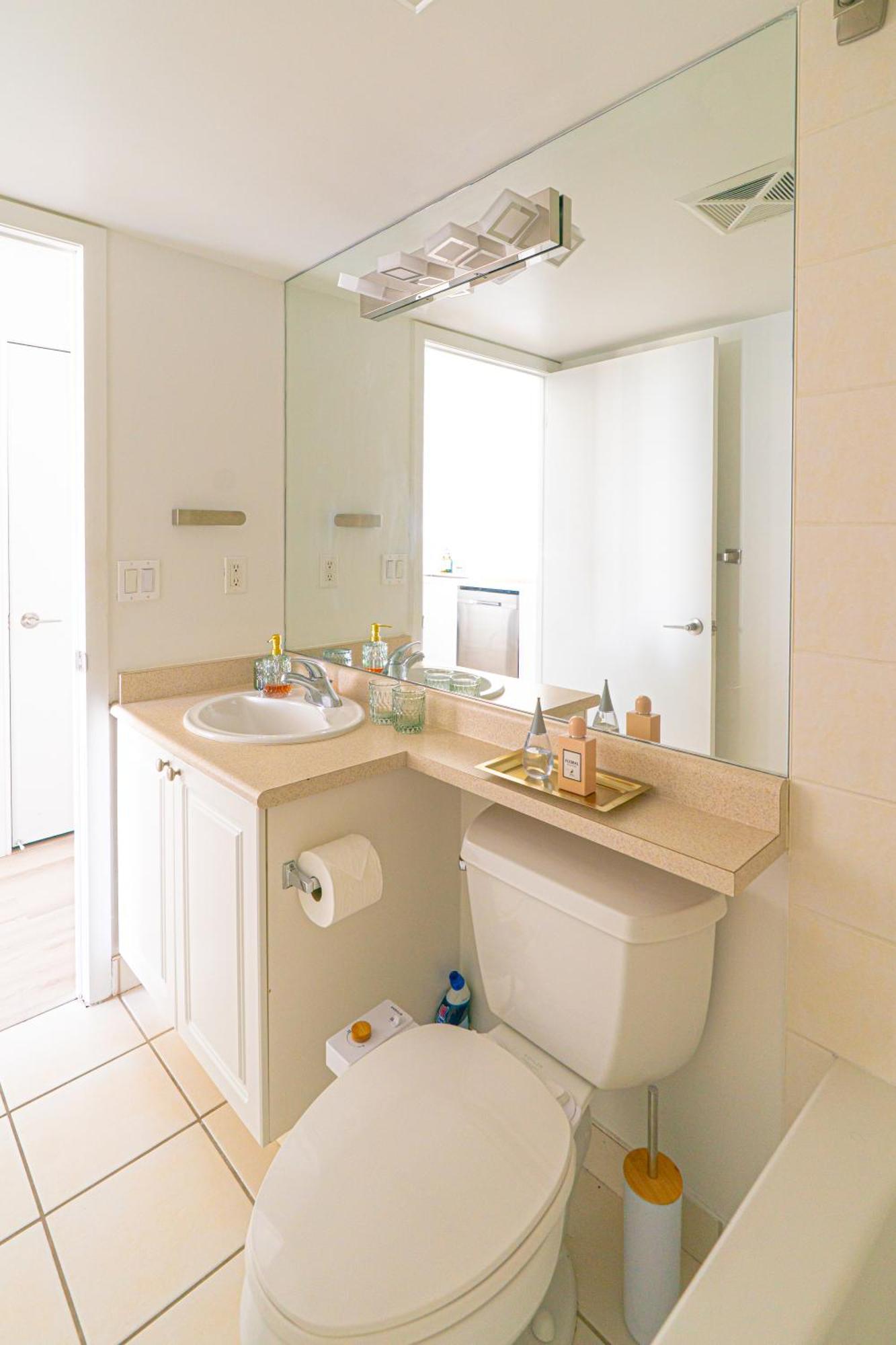 Vip Wing 2 Queen Beds - Cn Tower & Lakeside - Free Parking Apartment *
