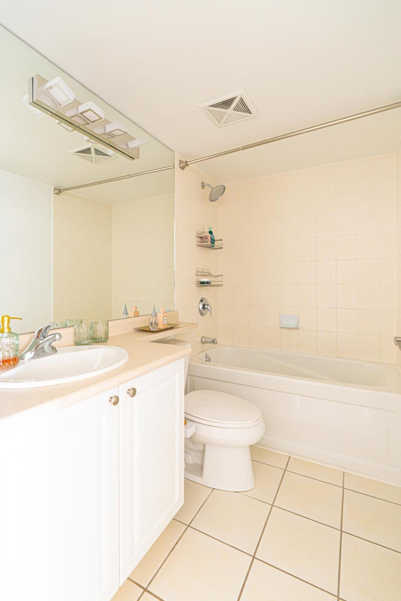 Vip Wing 2 Queen Beds - Cn Tower & Lakeside - Free Parking Apartment