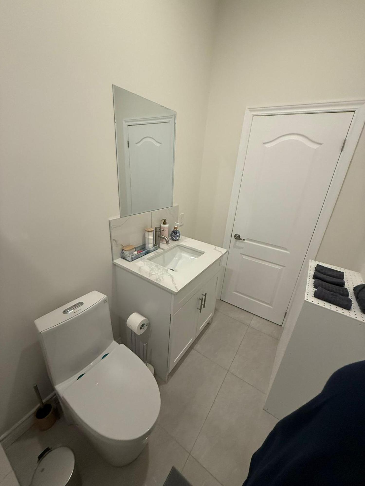 Full For 8 People- Entertainment District Apartment *