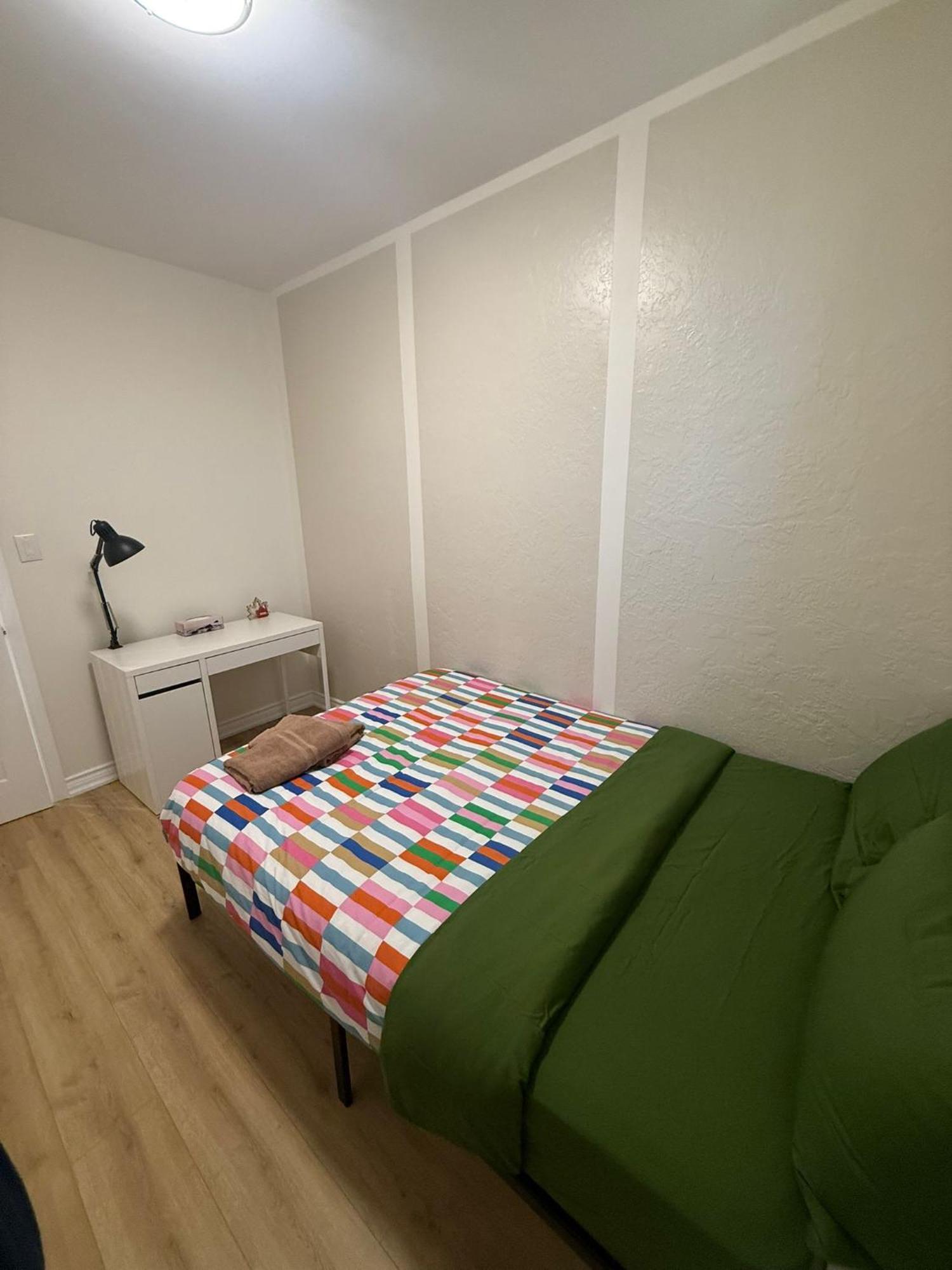 Apartment Full For 8 People- Entertainment District Toronto