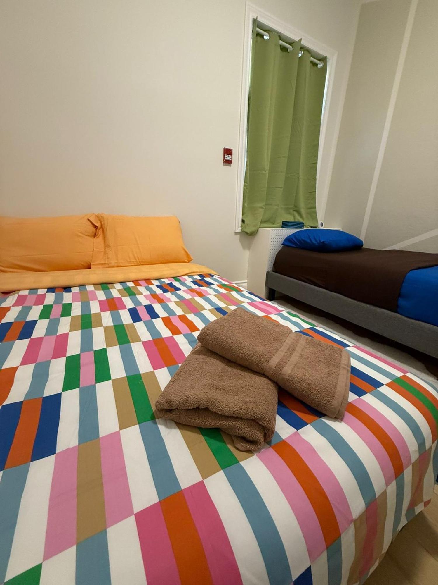 Full For 8 People- Entertainment District Apartment Toronto