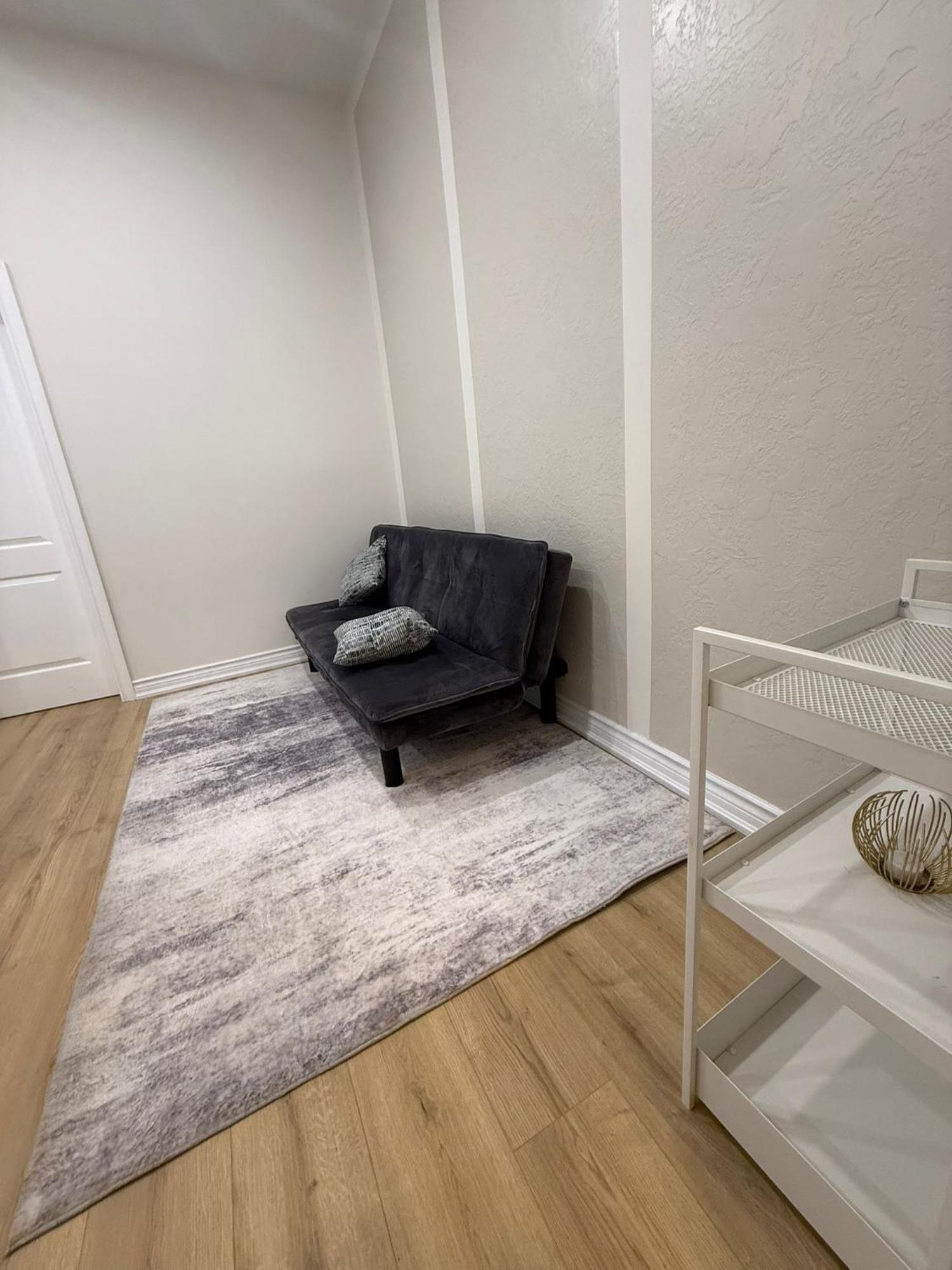 Full For 8 People- Entertainment District Toronto