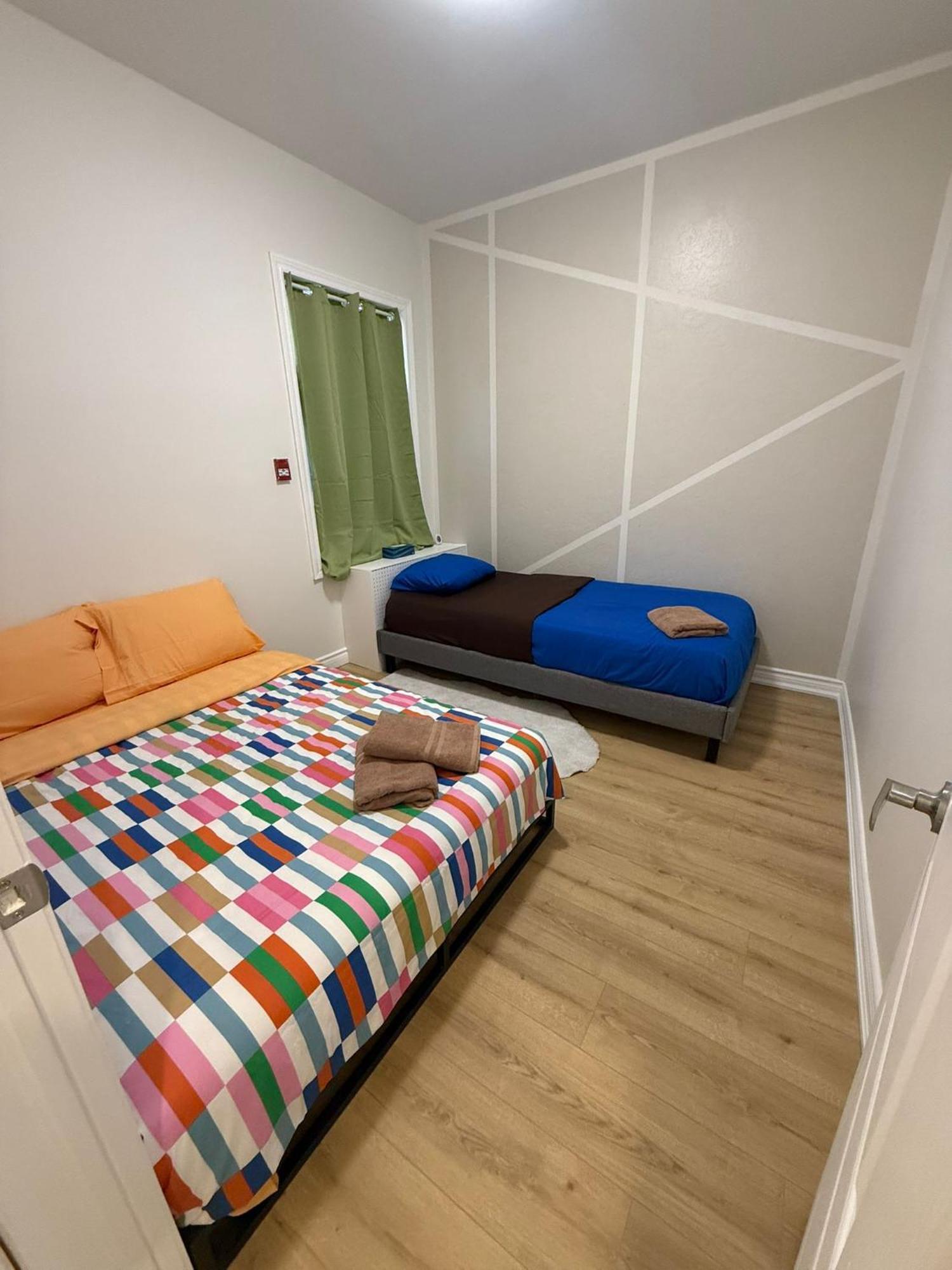Full For 8 People- Entertainment District * Toronto